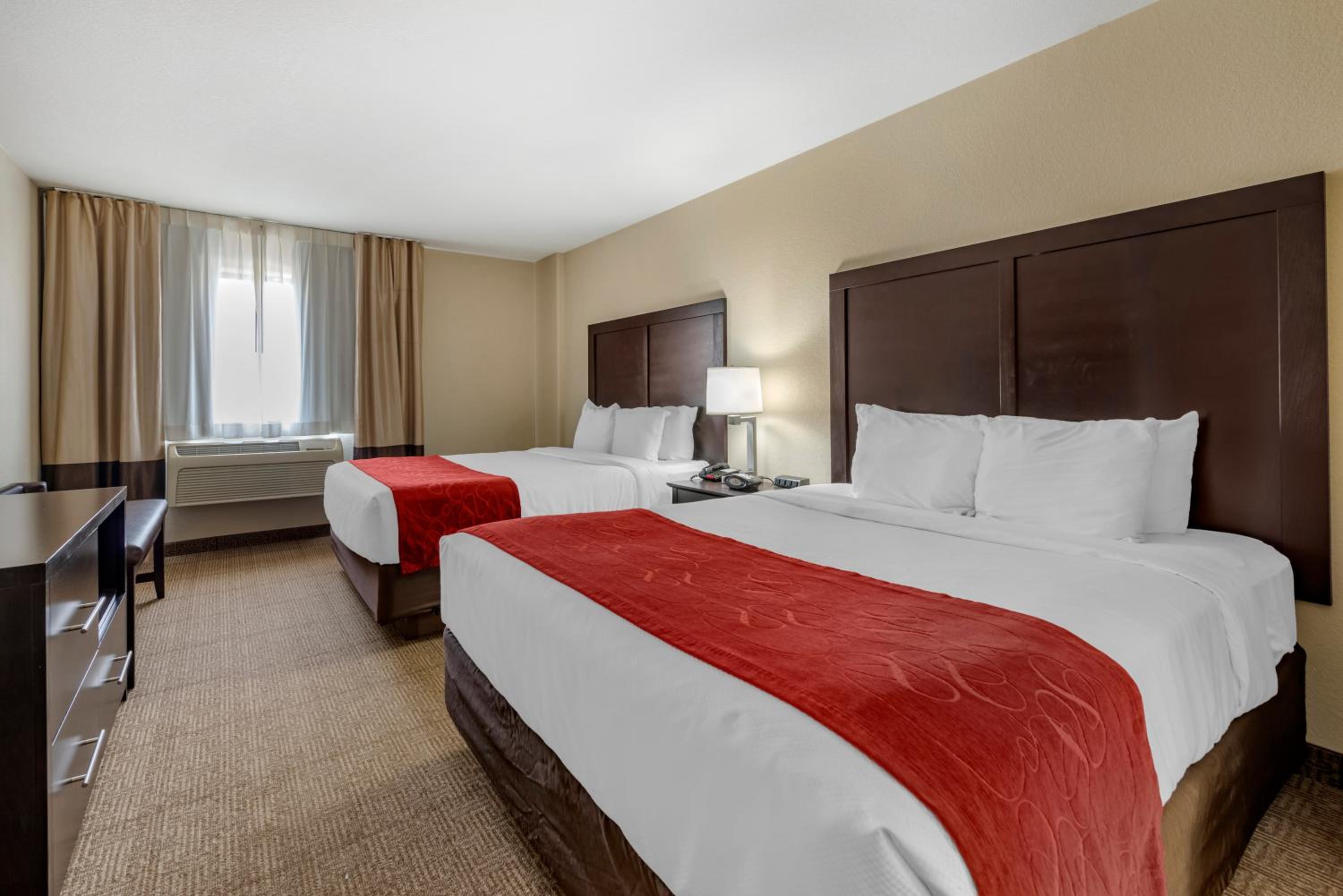 Queen Suite with Two Queen Beds - Photo 4