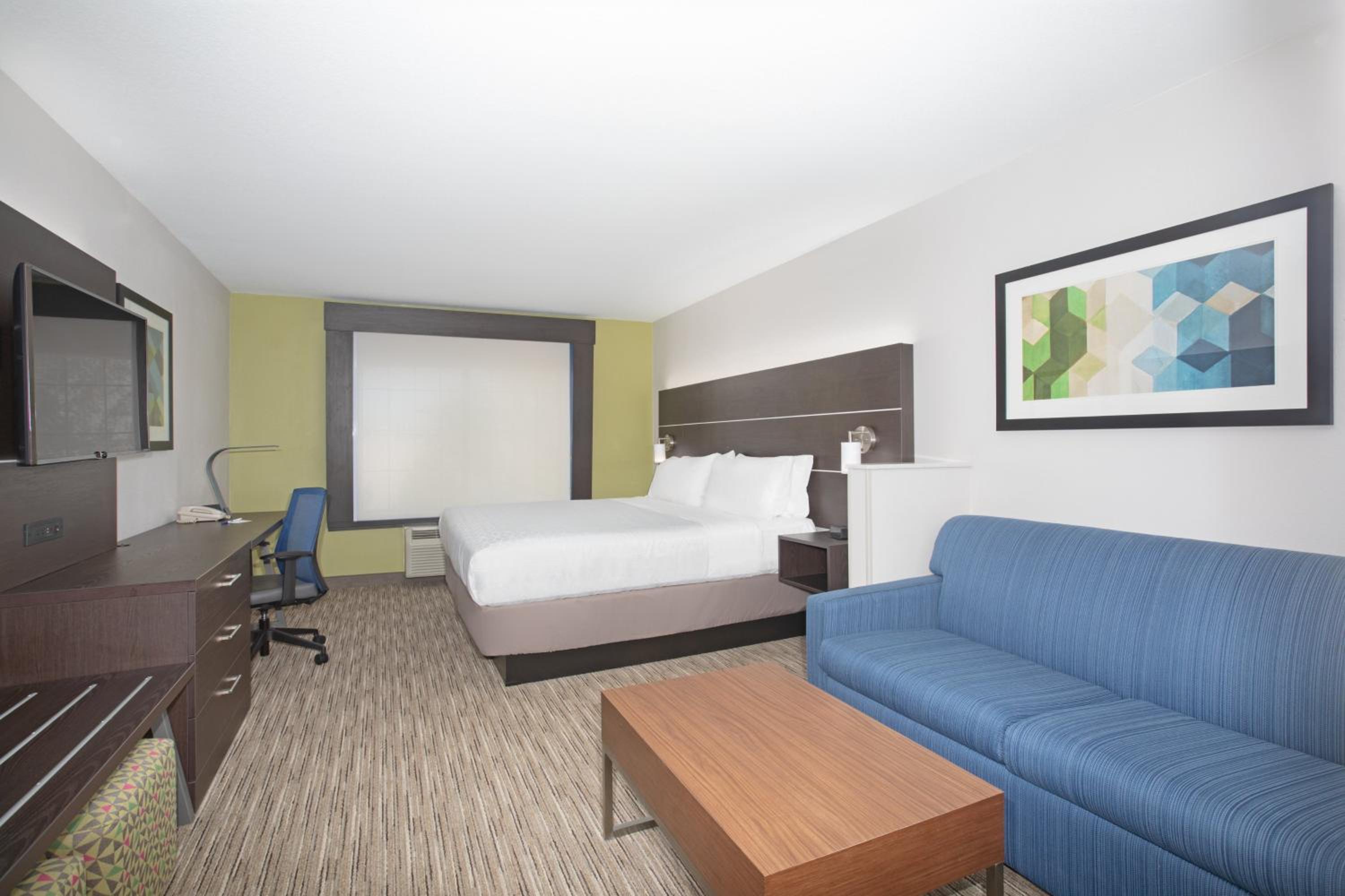 King Suite with Sofa Bed - Photo 10