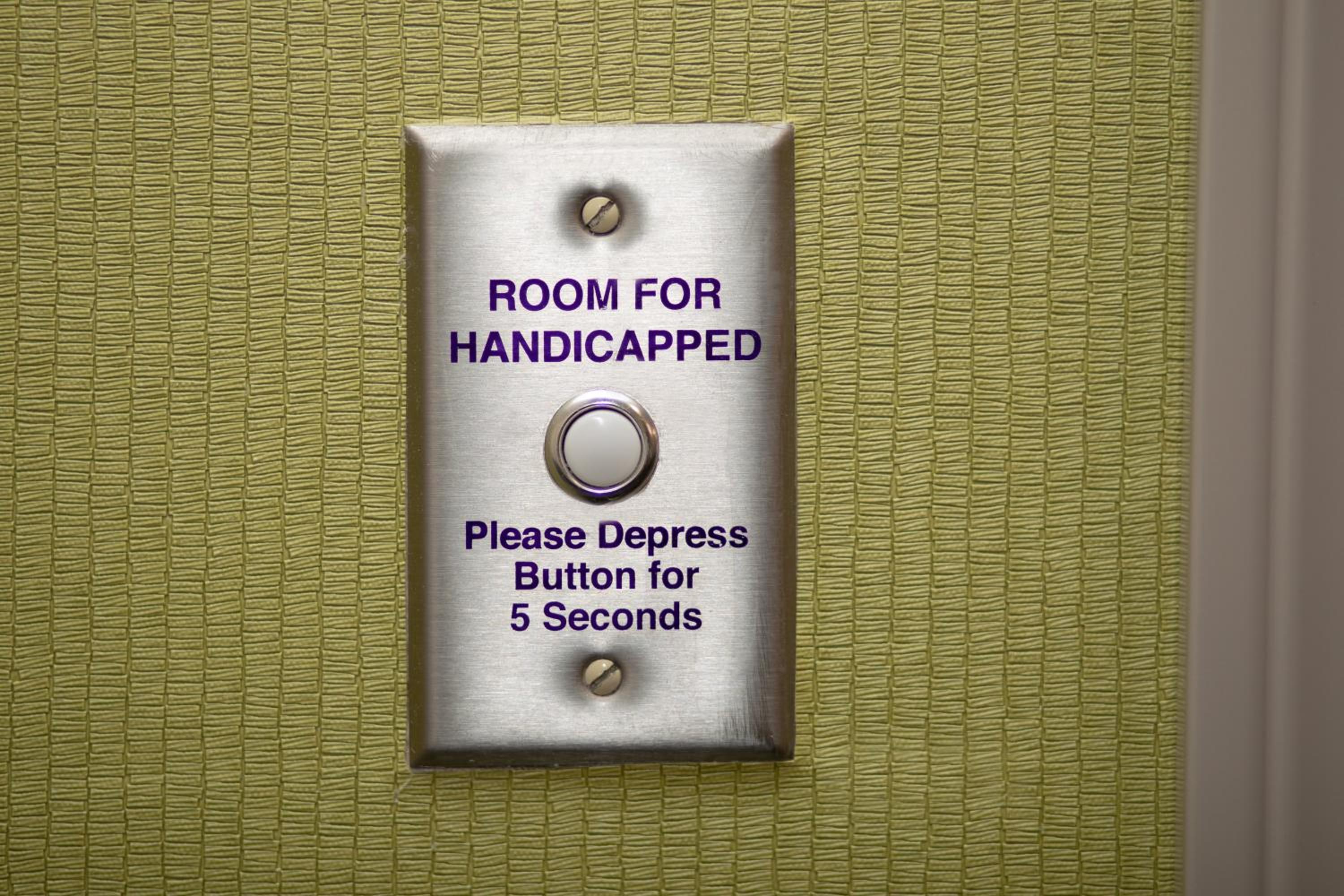 King Room - Mobility Access/Roll in Shower - Non-Smoking - Photo 5