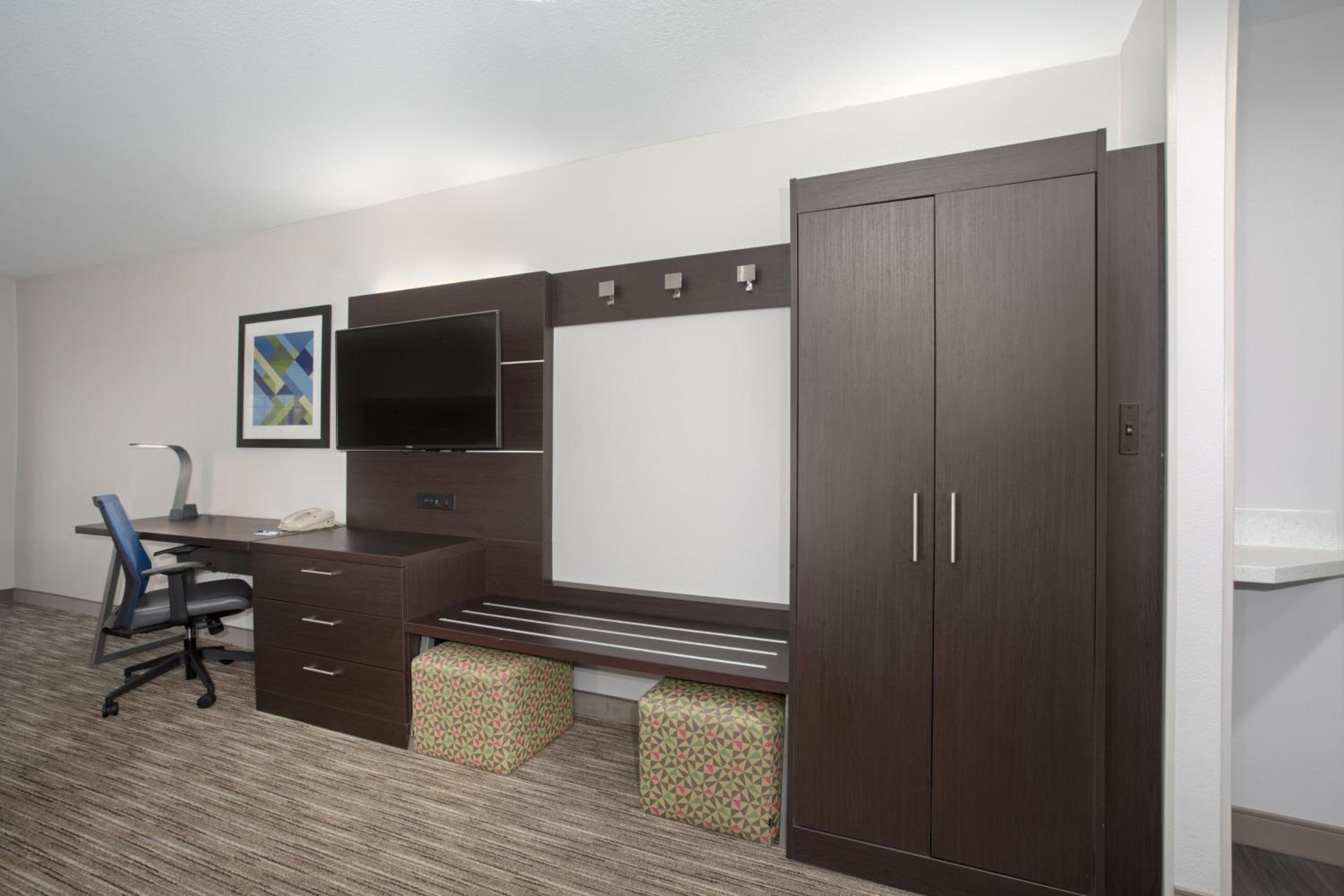 Suite with Two Beds - Non-Smoking - Photo 8