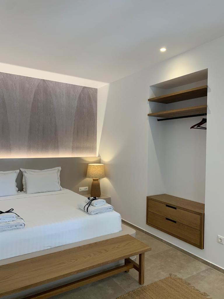 Superior Suite with Private Outdoor Hot Tub - Photo 10
