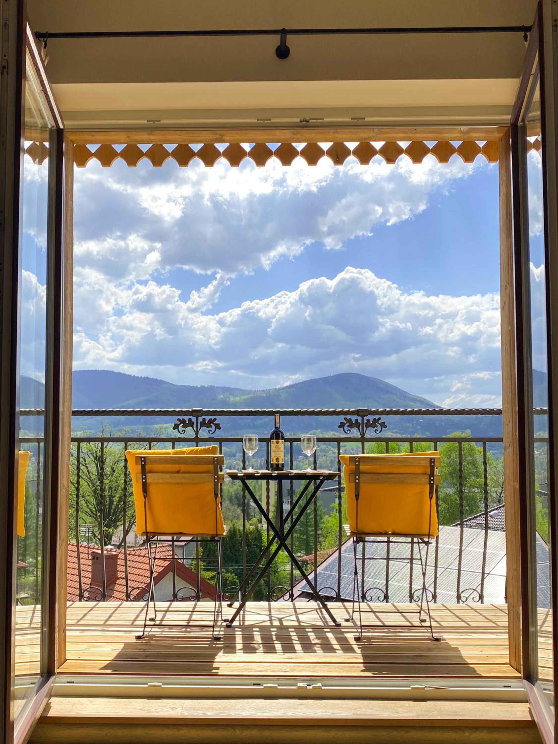 Suite with Mountain View
