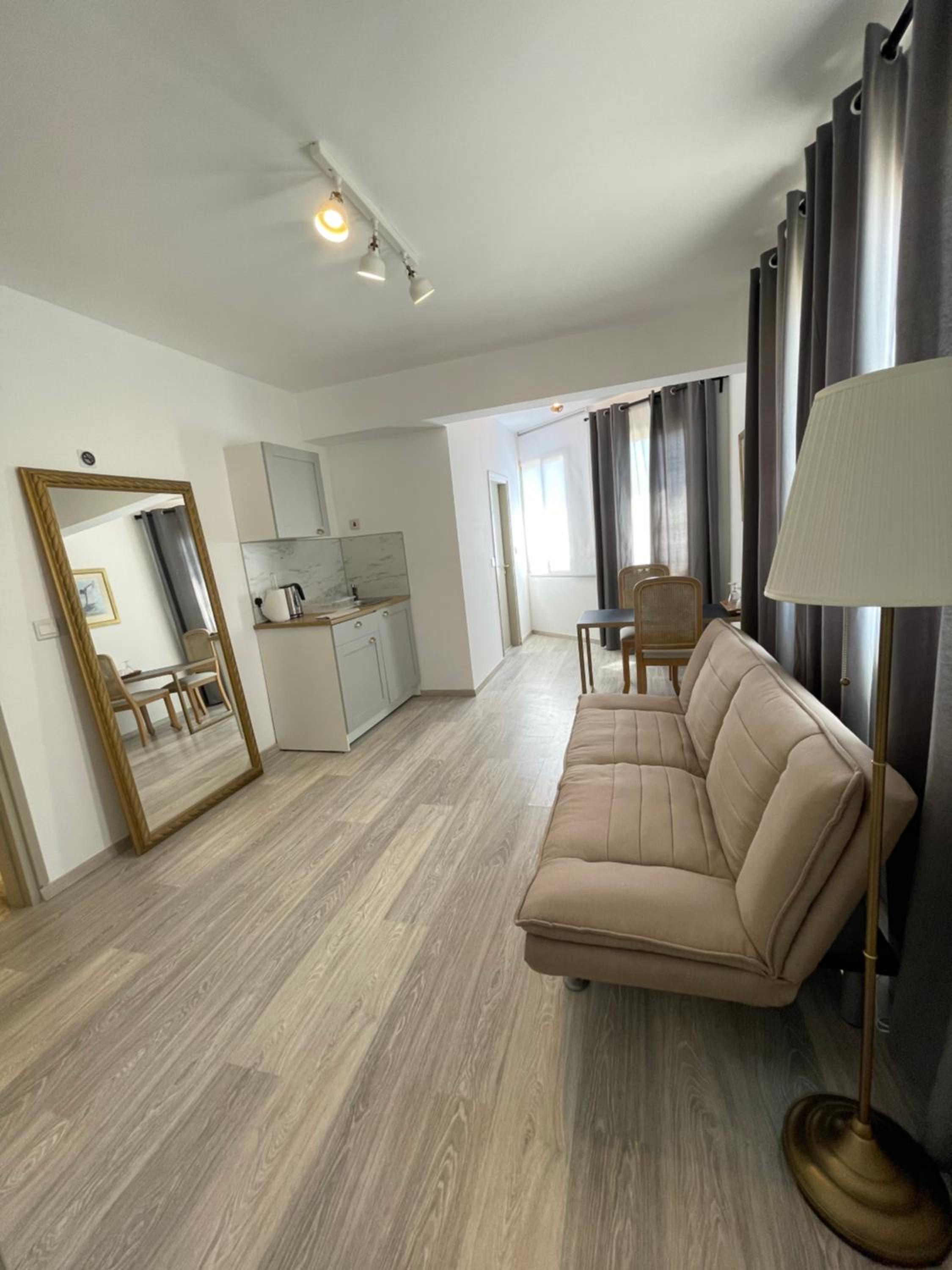 Apartment with Sea View - Photo 3