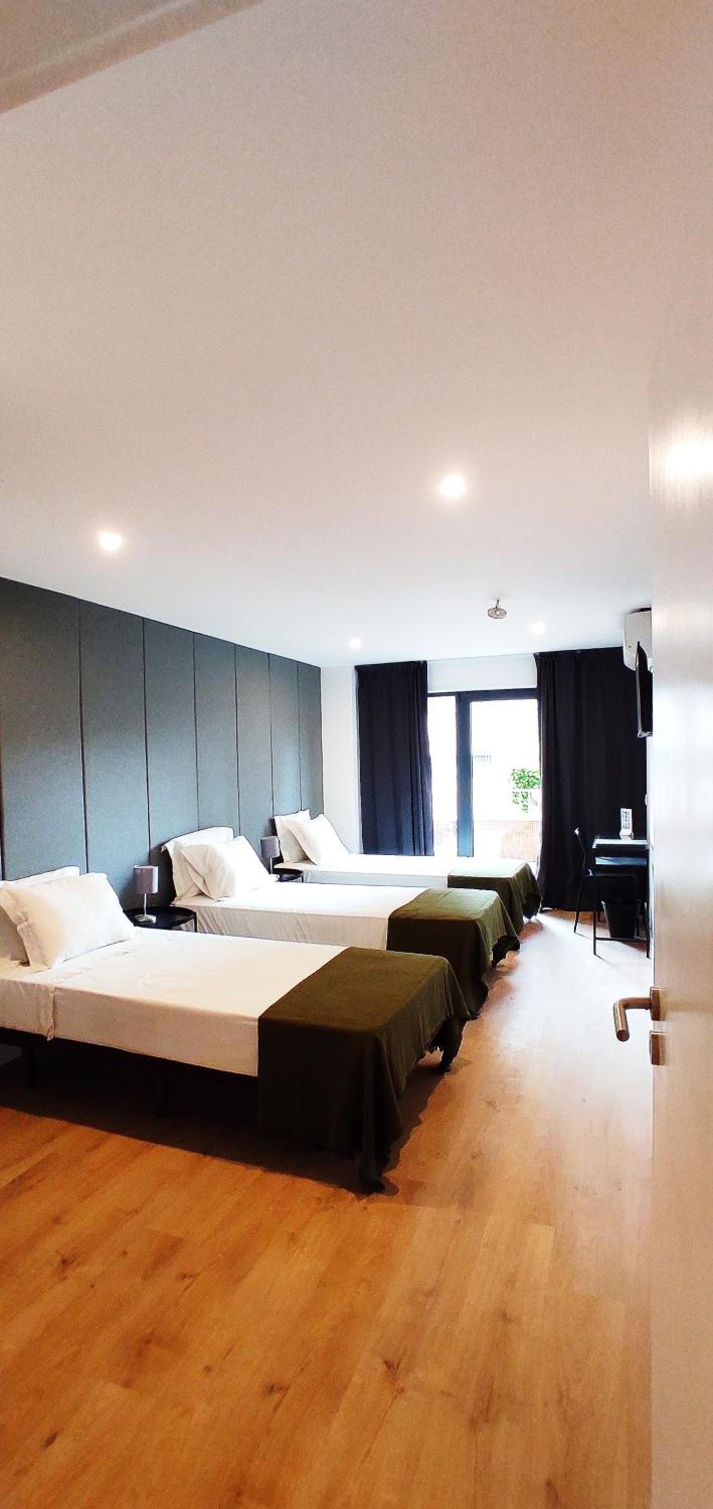 Triple Room with Balcony - Photo 2
