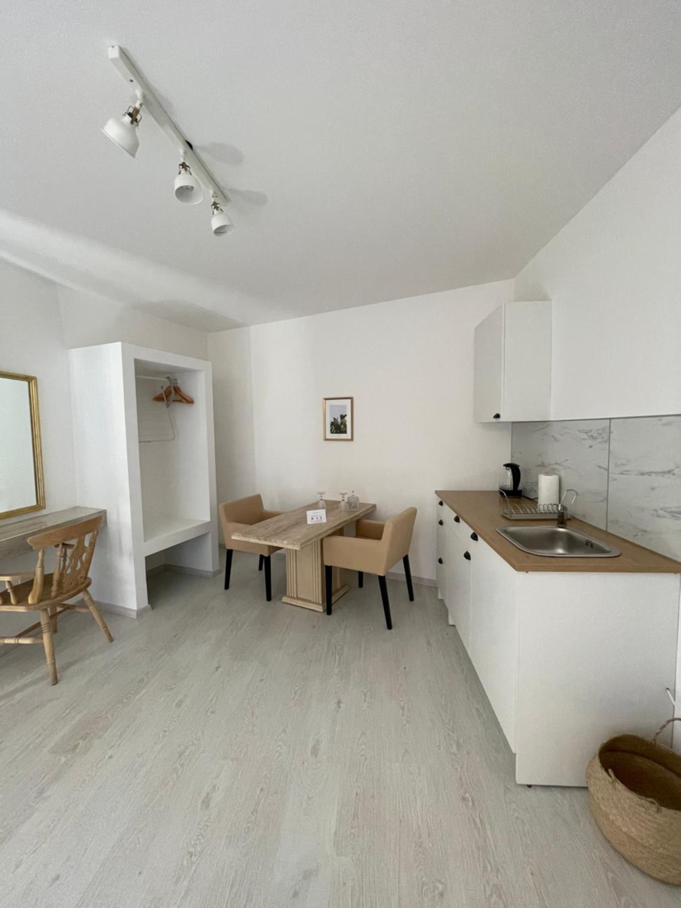 Apartment with Balcony - Photo 2