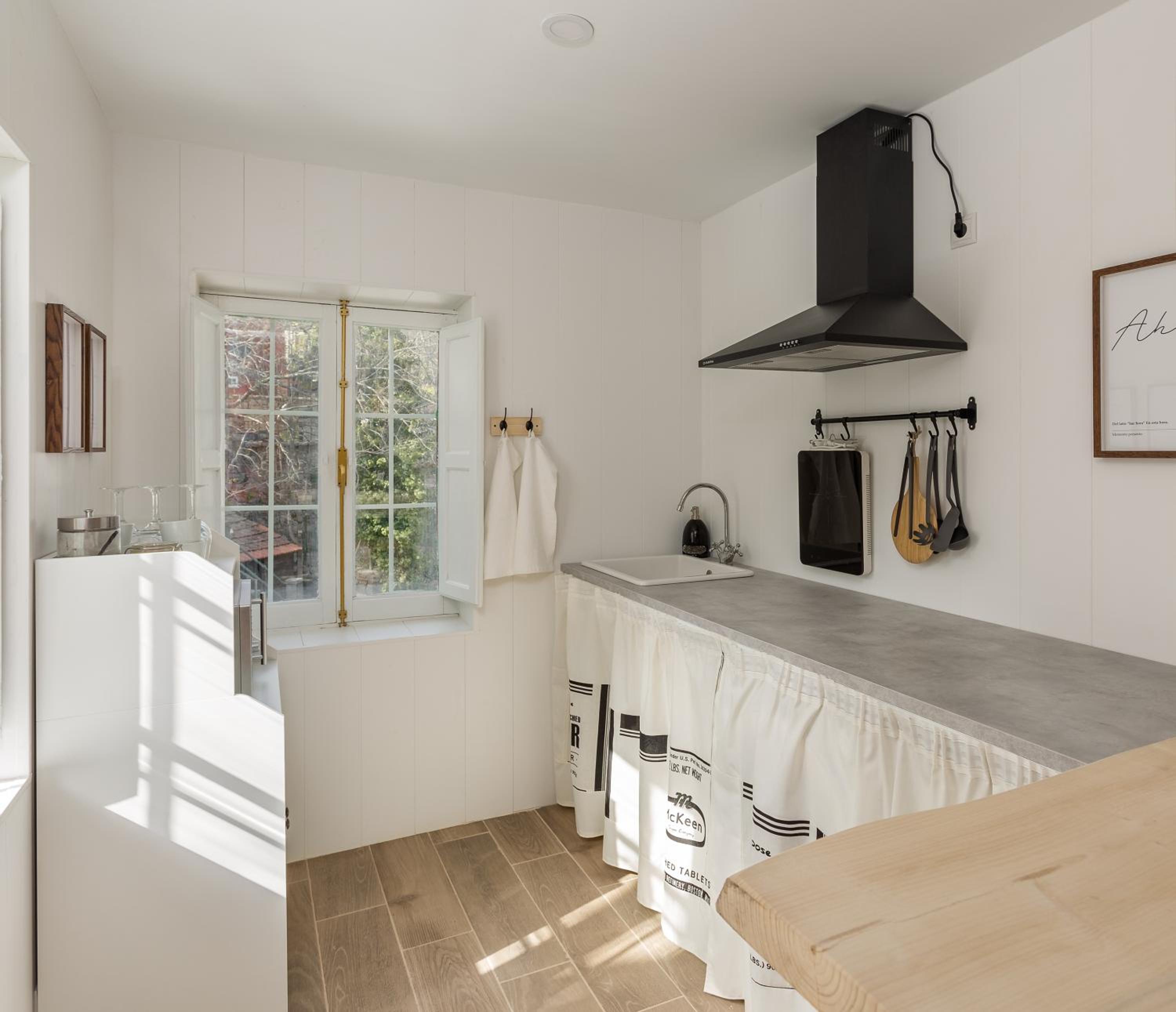 One-Bedroom House - Photo 18