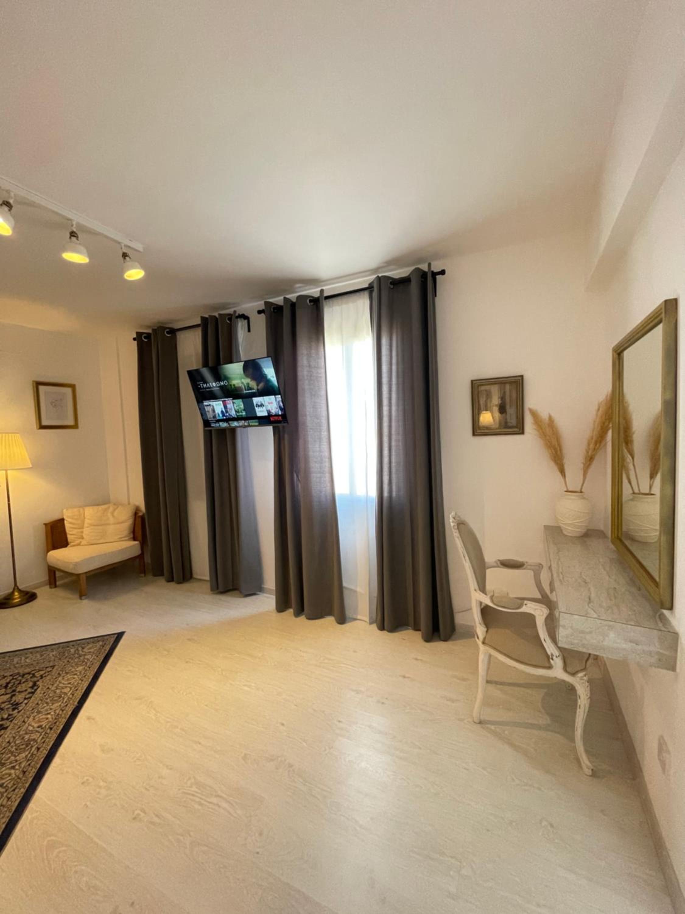 Deluxe Apartment - Photo 7