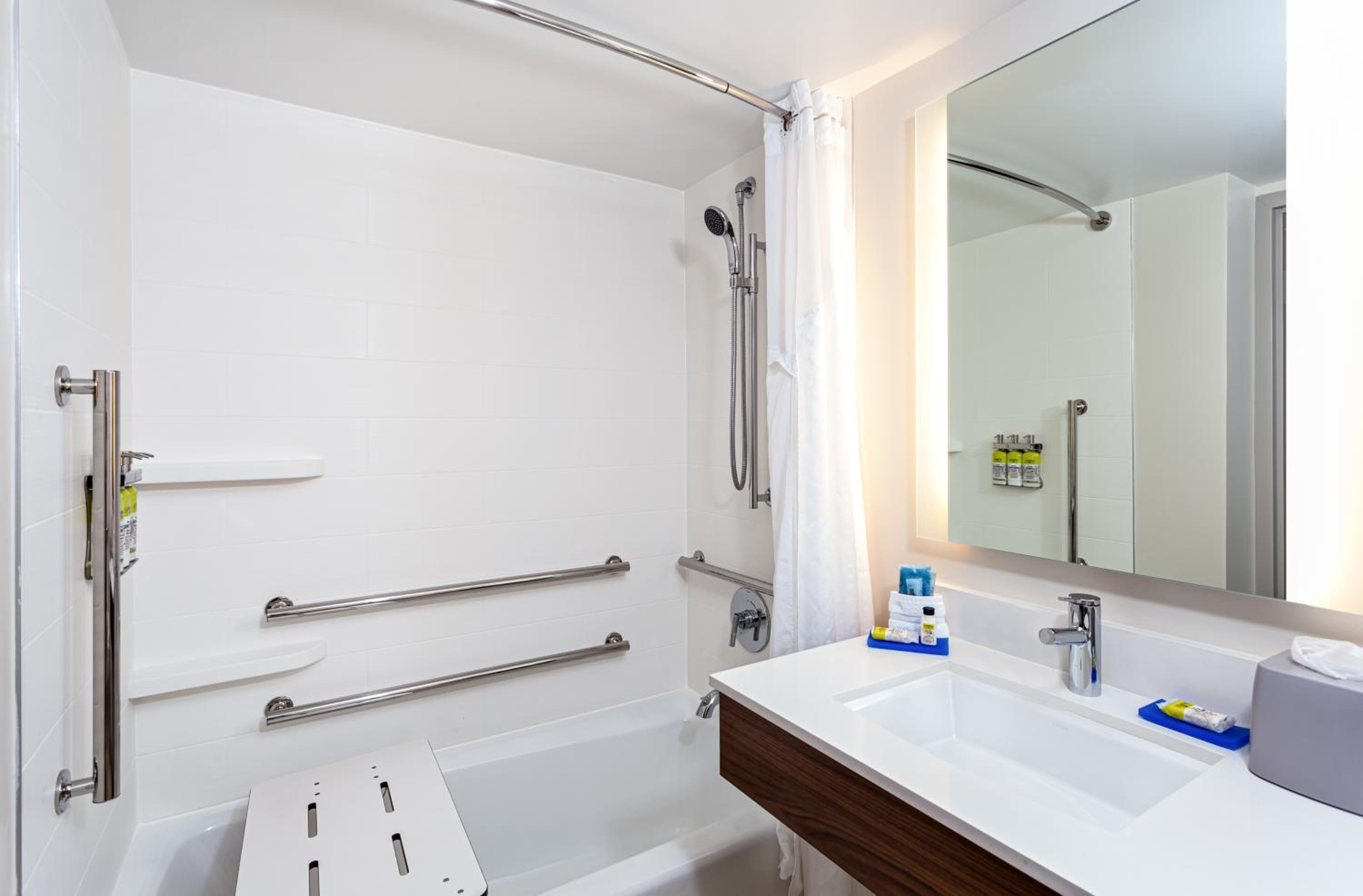 King Room - Mobility Access/Hearing Accessible - Photo 6