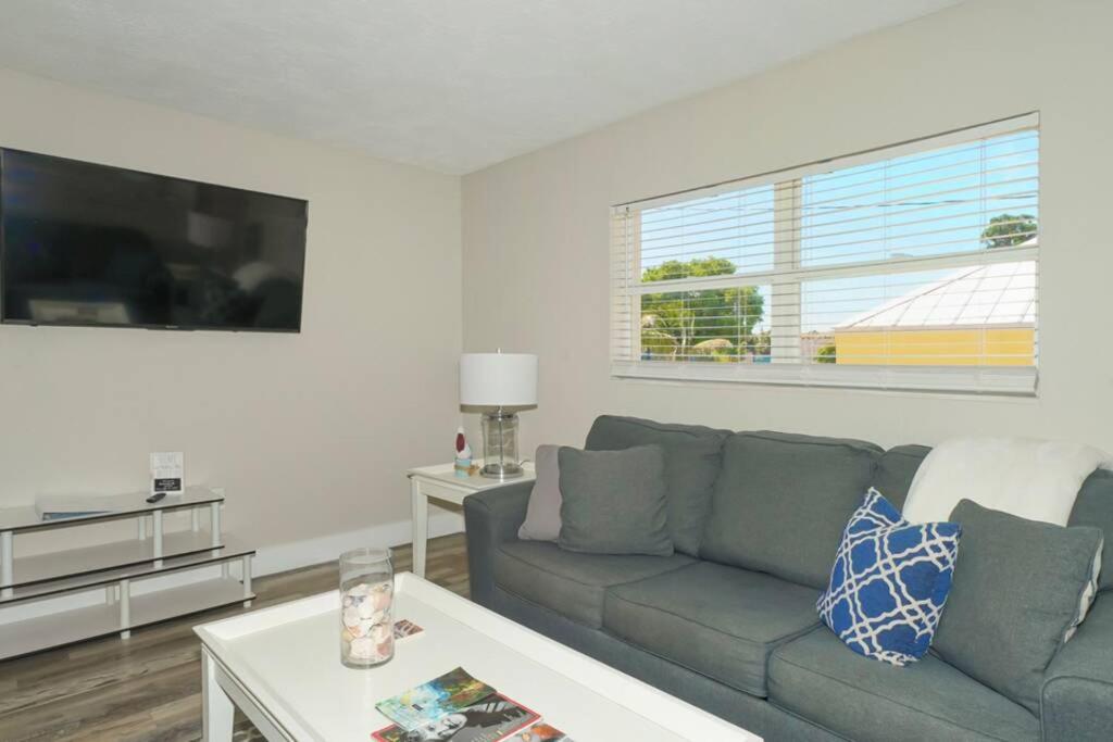 One-Bedroom Apartment - Photo 1