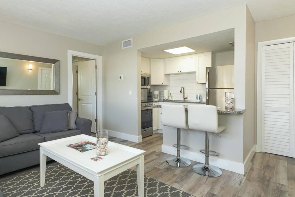 One-Bedroom Apartment - Photo 4