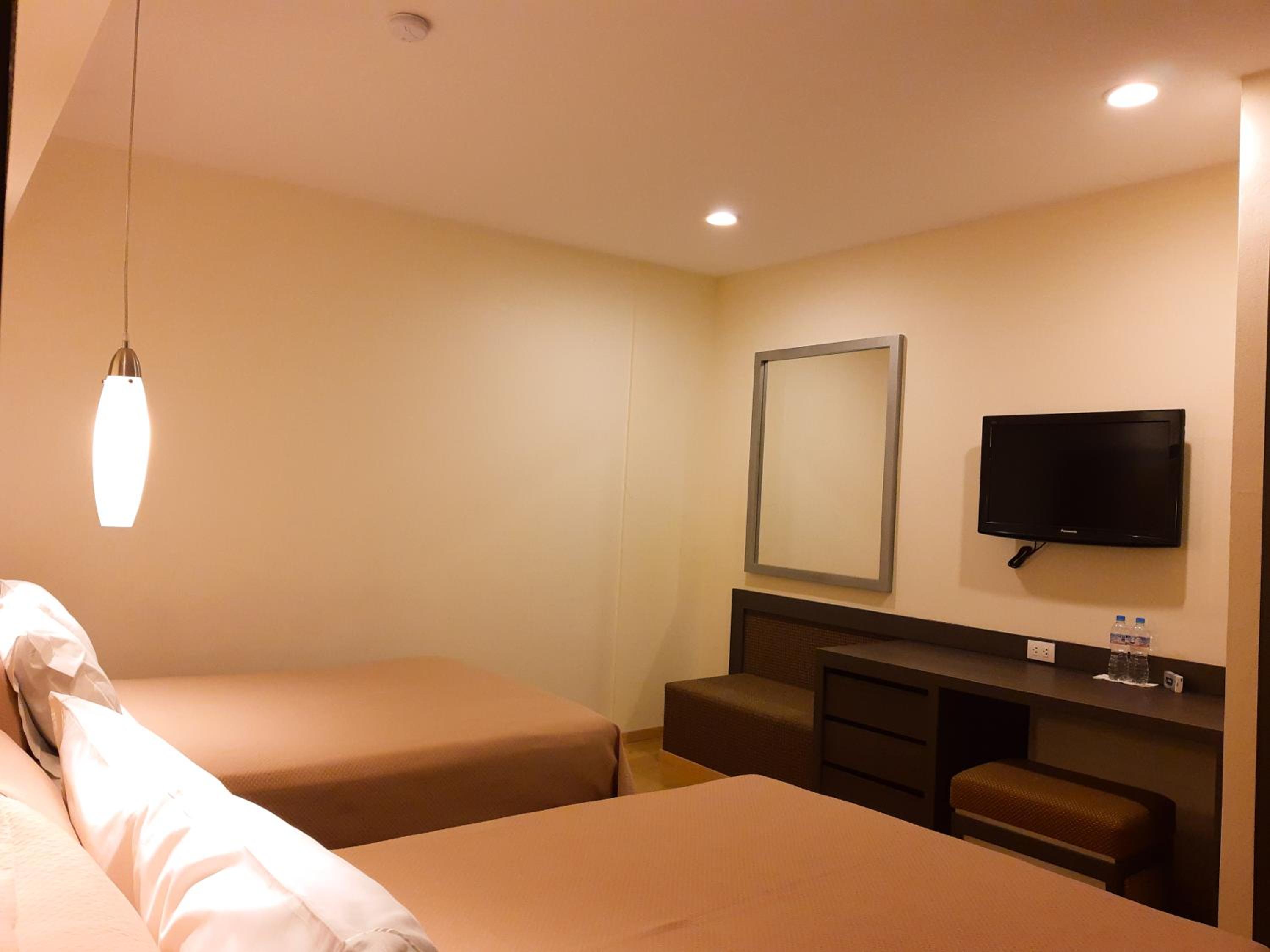 Double Room with Two Double Beds - Photo 4