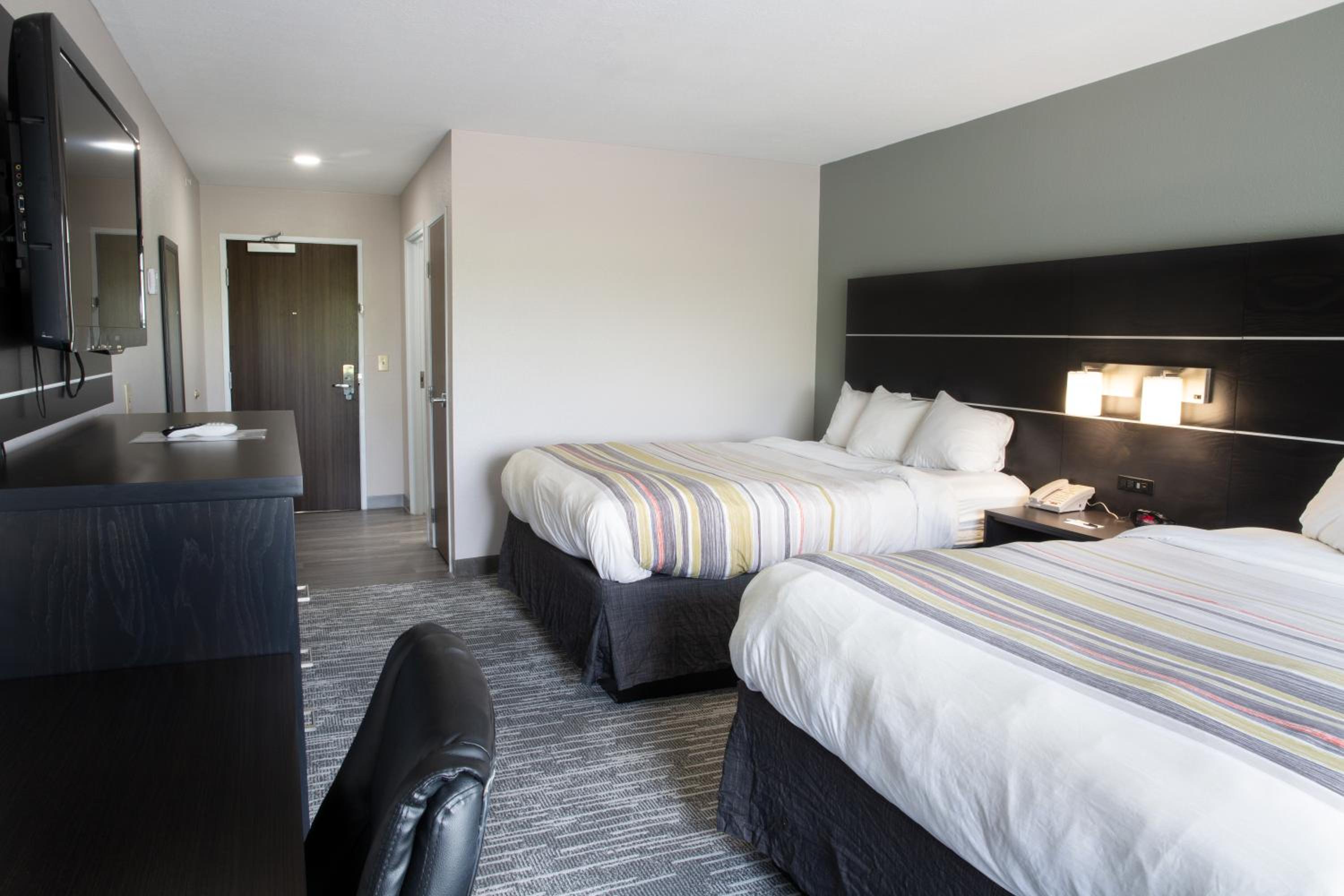 Queen Room with Two Queen Beds - Non-Smoking - Photo 1