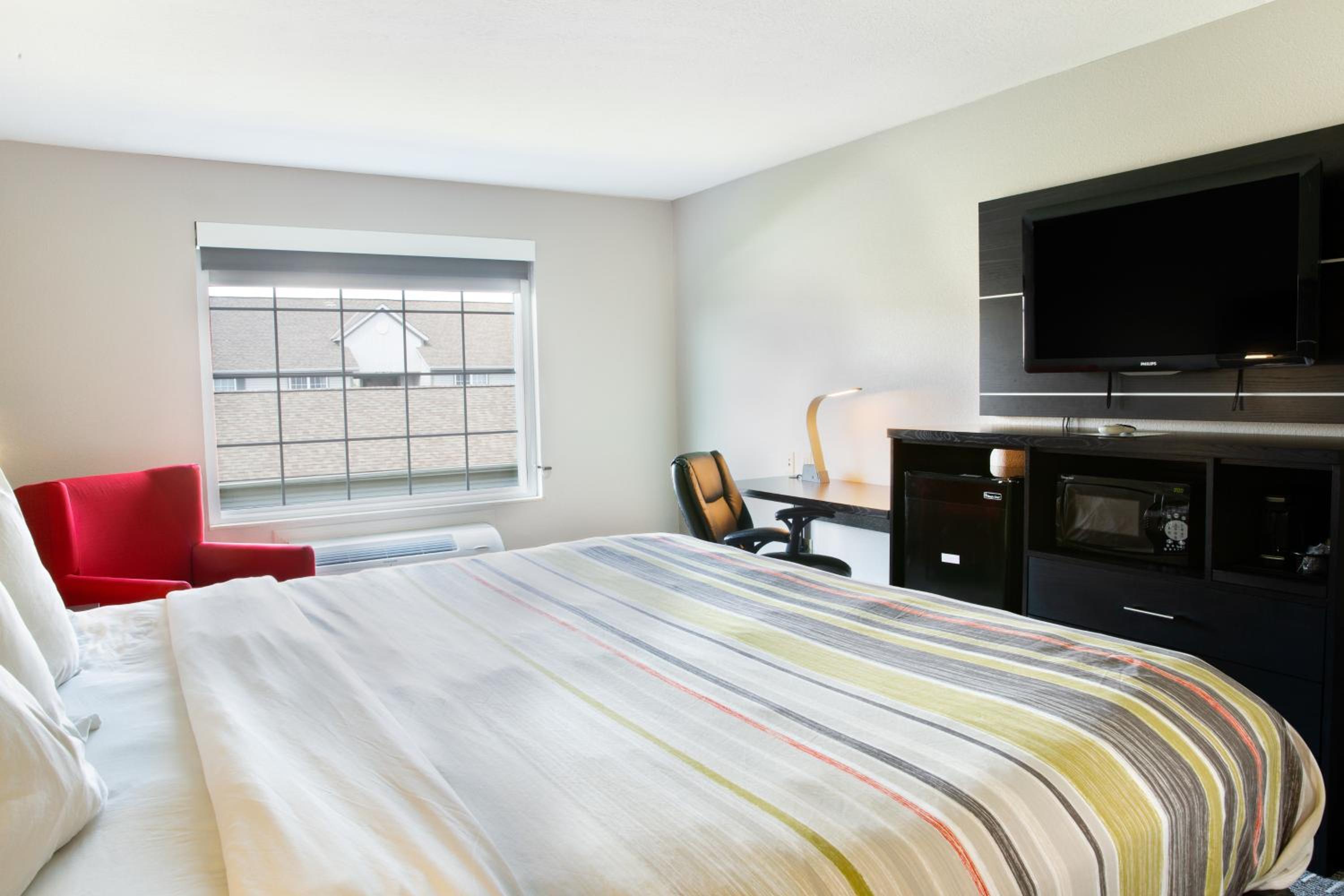 King Room - Non-Smoking - Photo 2