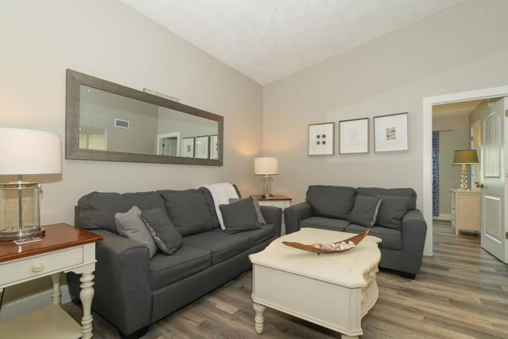 One-Bedroom Apartment - Photo 1
