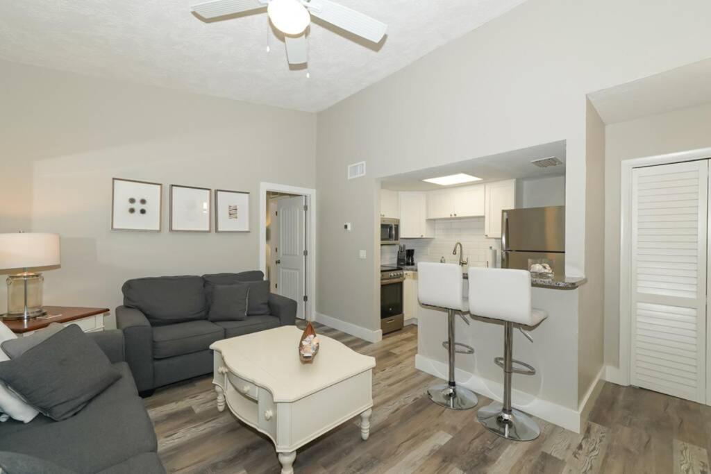 One-Bedroom Apartment - Photo 11