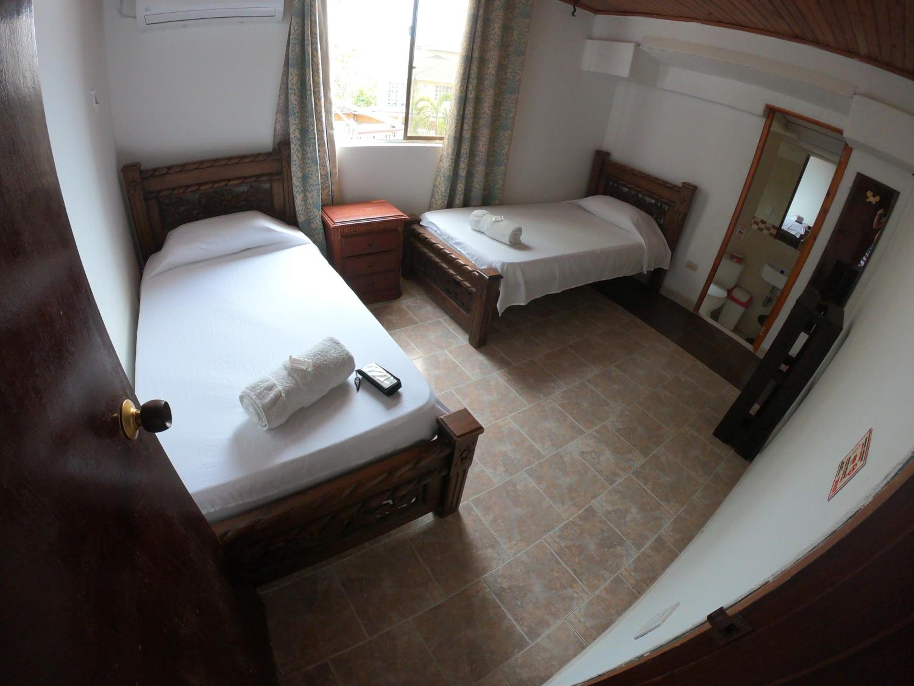 Twin Room with Private Bathroom photo 3