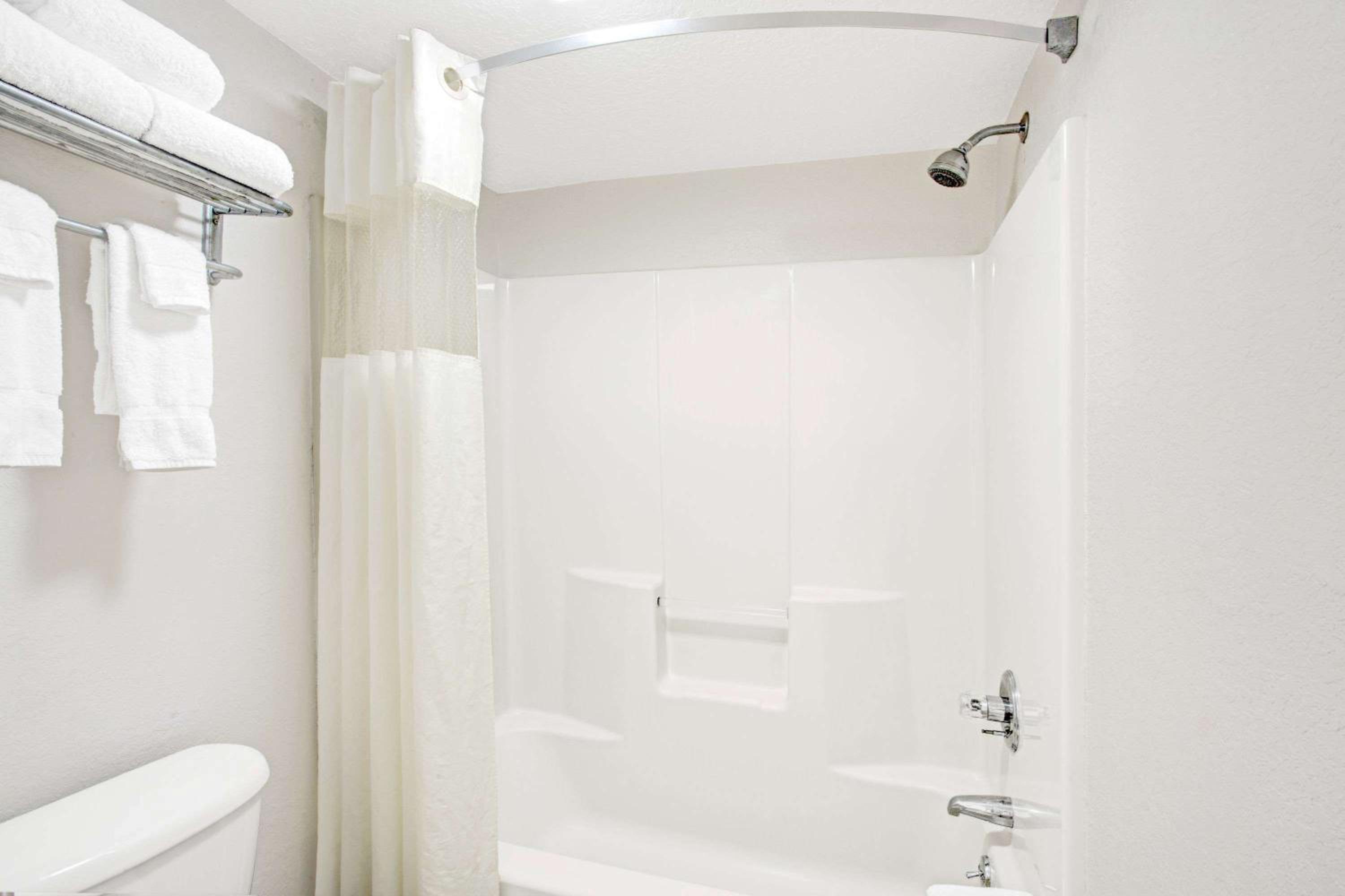 Two-Bedroom Family Suite with Two Queen Beds - Non-Smoking - Photo 4