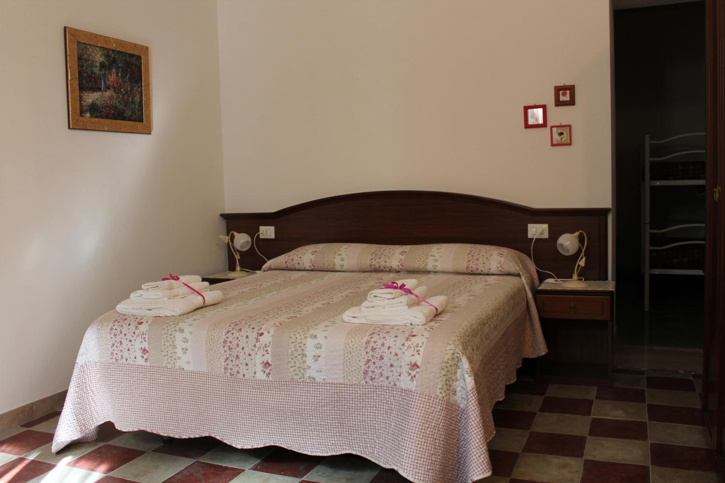 Family Room with Private Bathroom - Photo 4