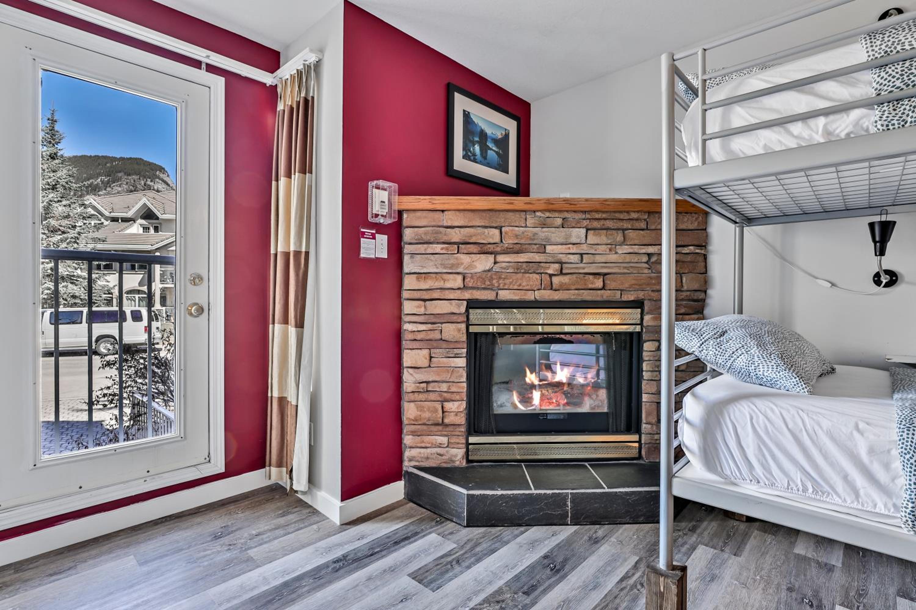 10-Bed Mixed Dormitory Room