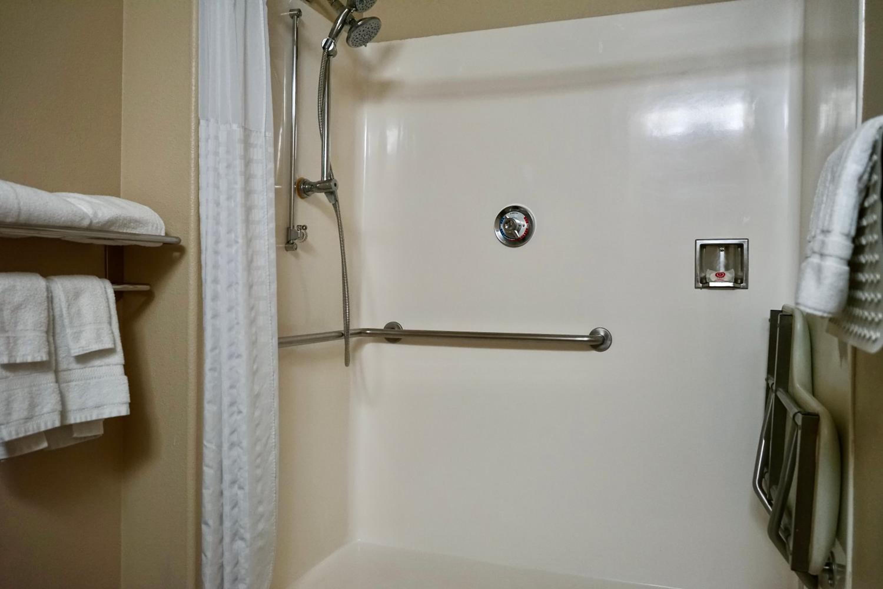 King Suite - Accessible/Non-Smoking photo 2