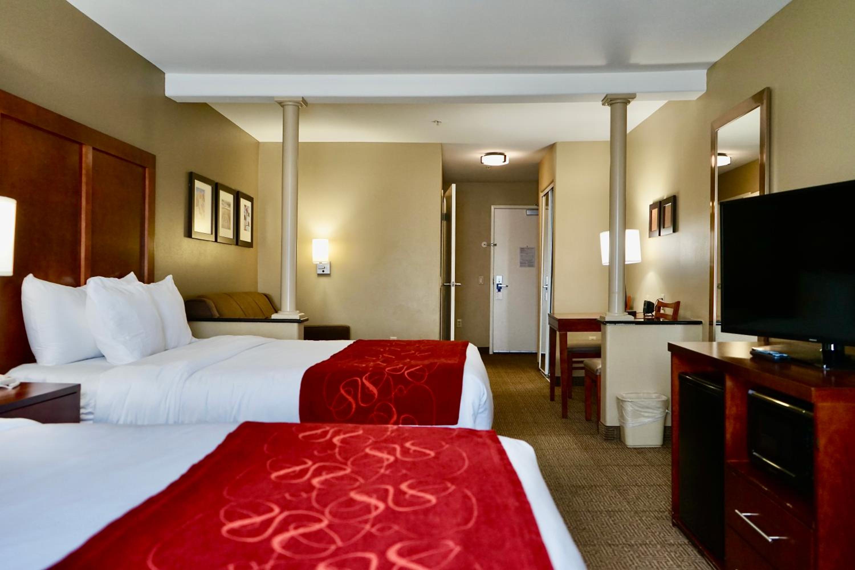 Queen Suite - Non-Smoking - Photo 6