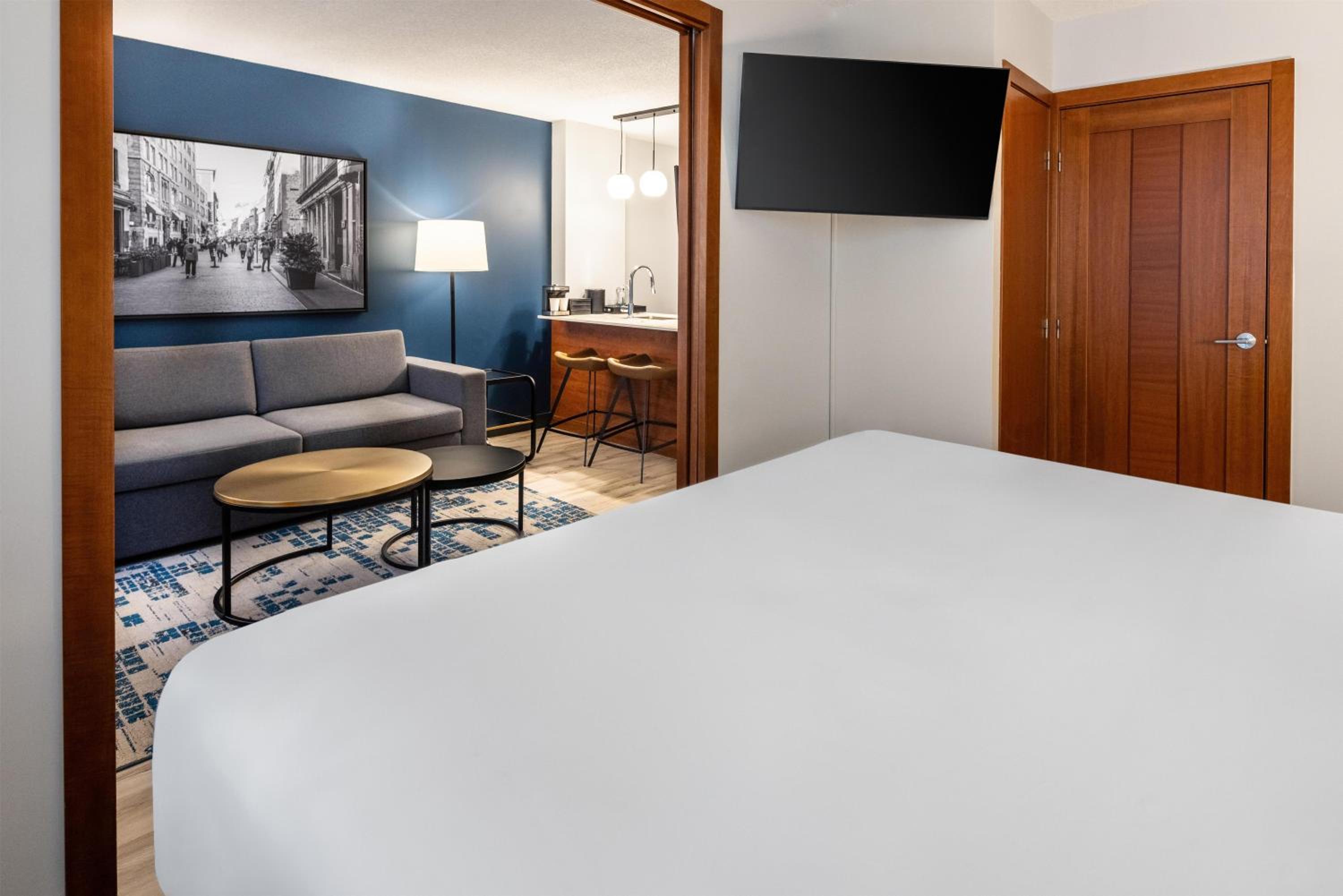Two-Room Compact King Suite thumbnail 5