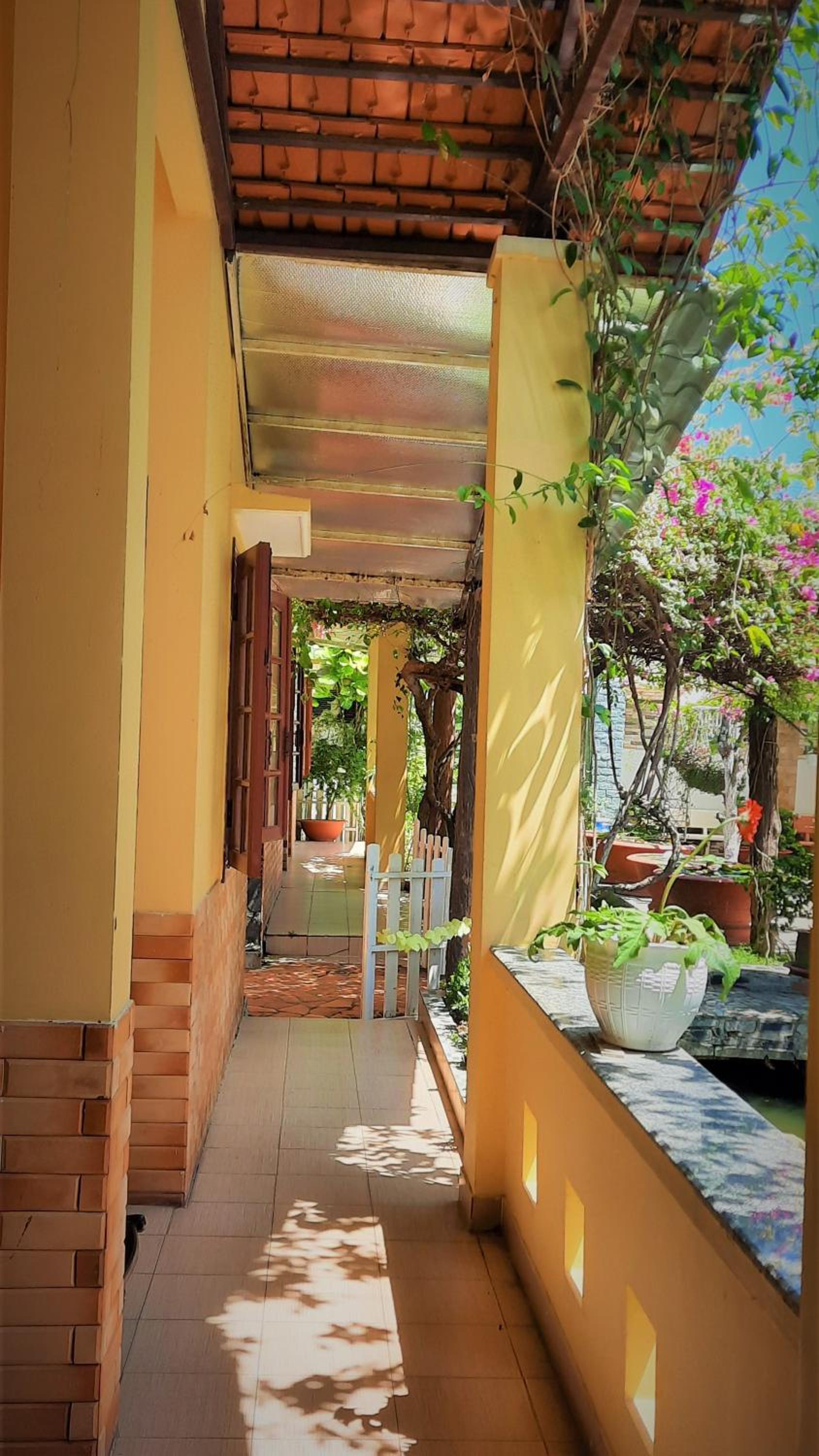 Bungalow with Garden View - Photo 3