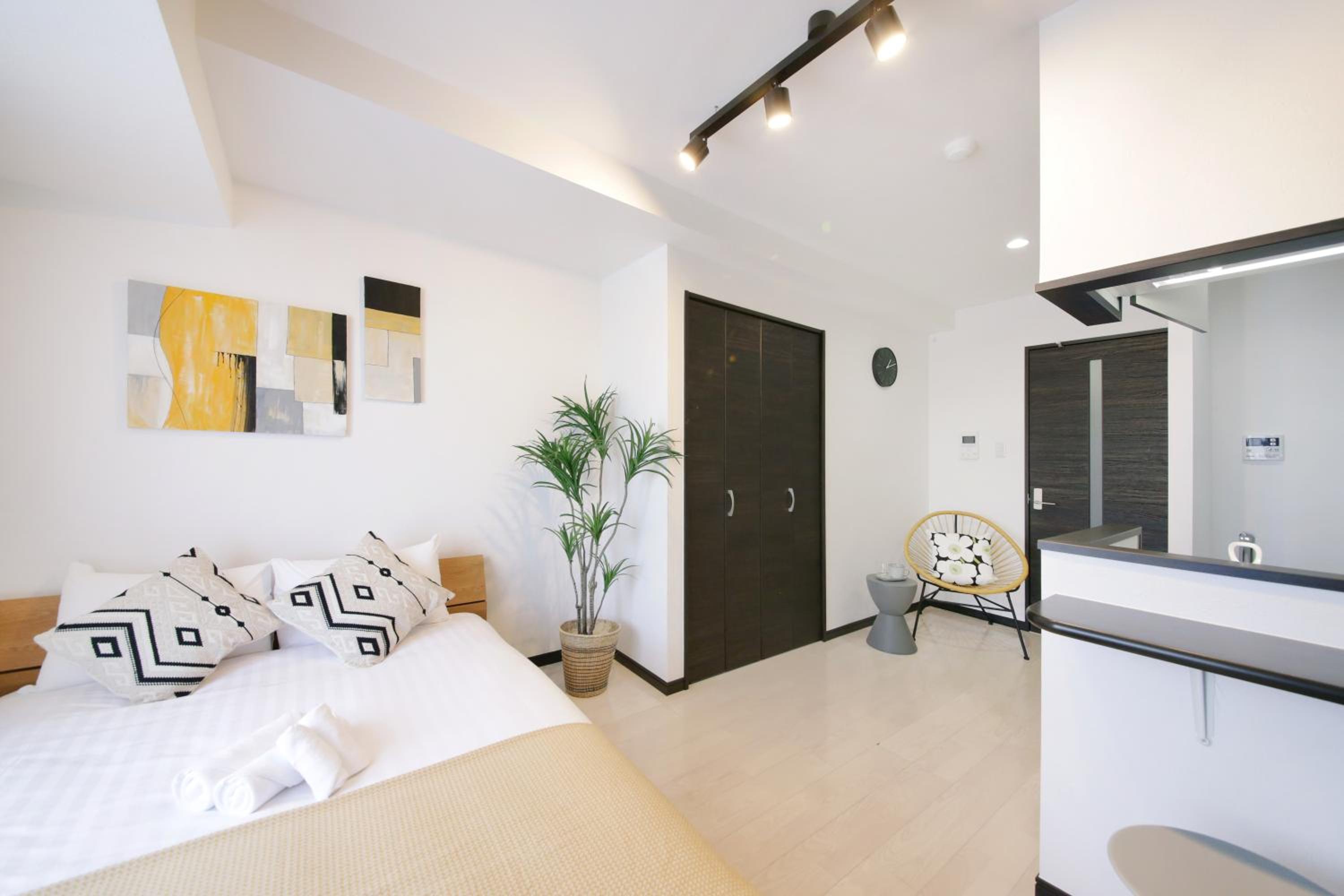 One-Bedroom Apartment photo 2