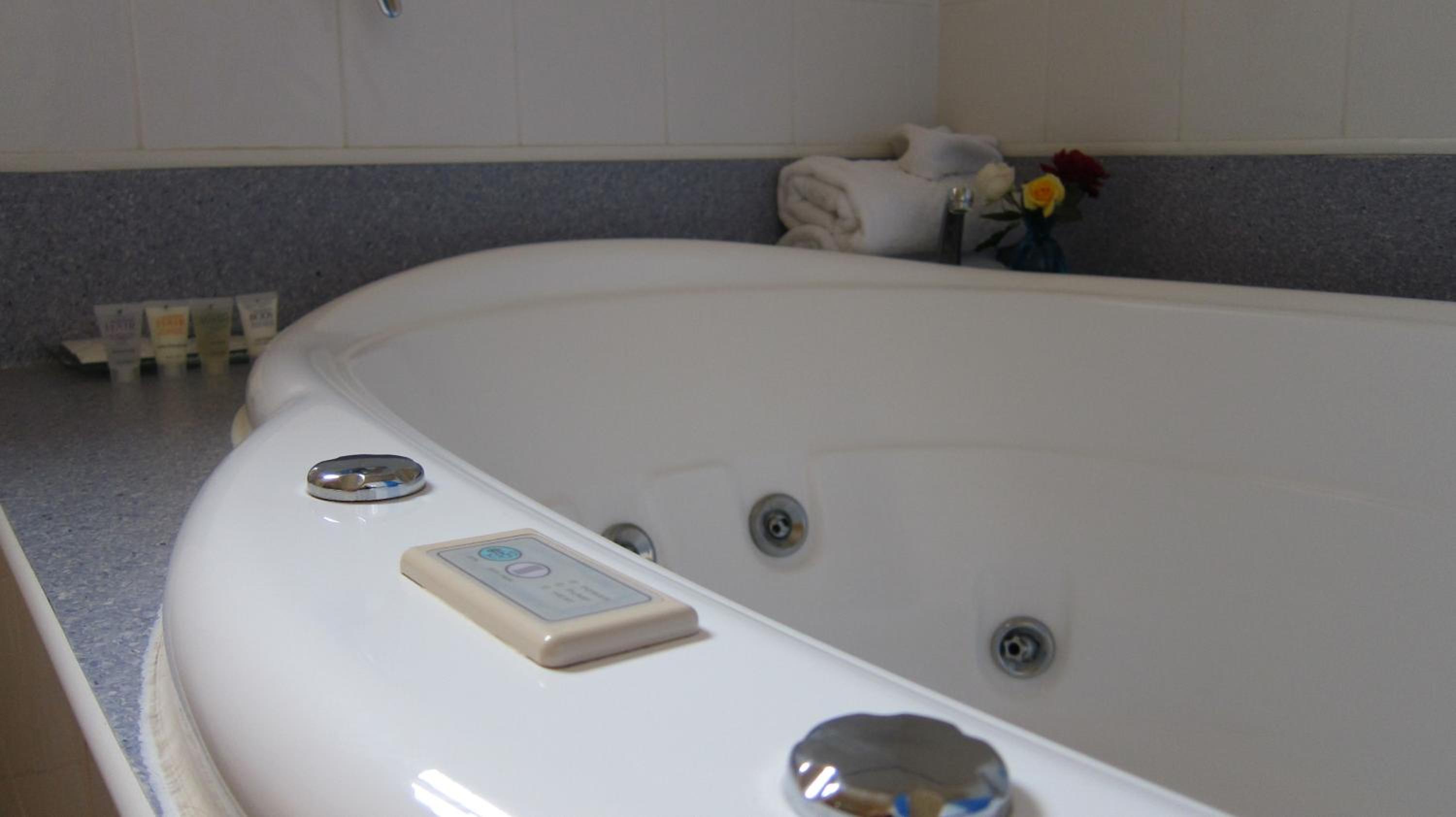 Queen Spa Suite