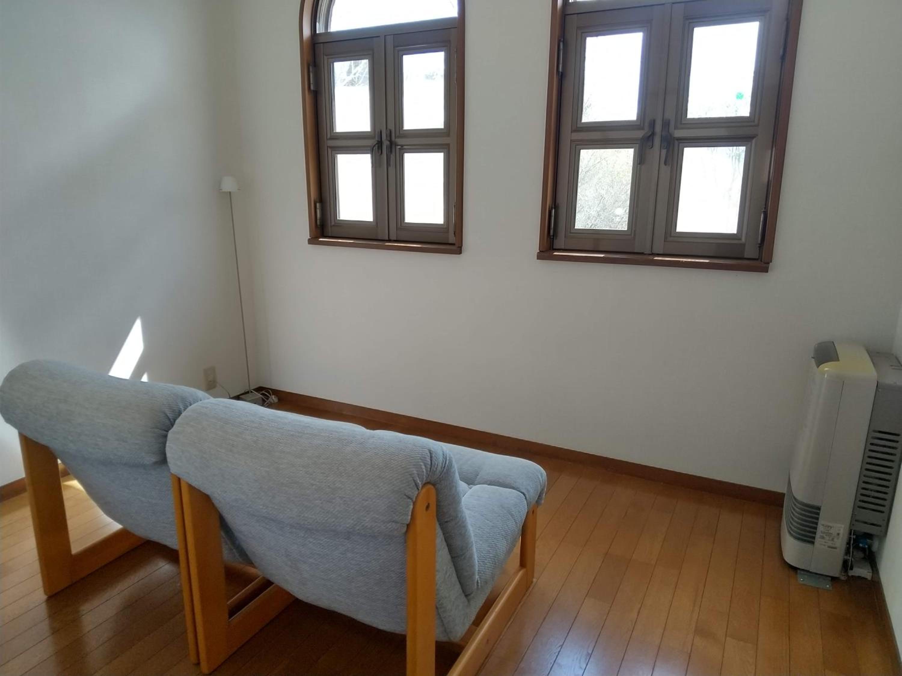 Five-Bedroom House photo 1
