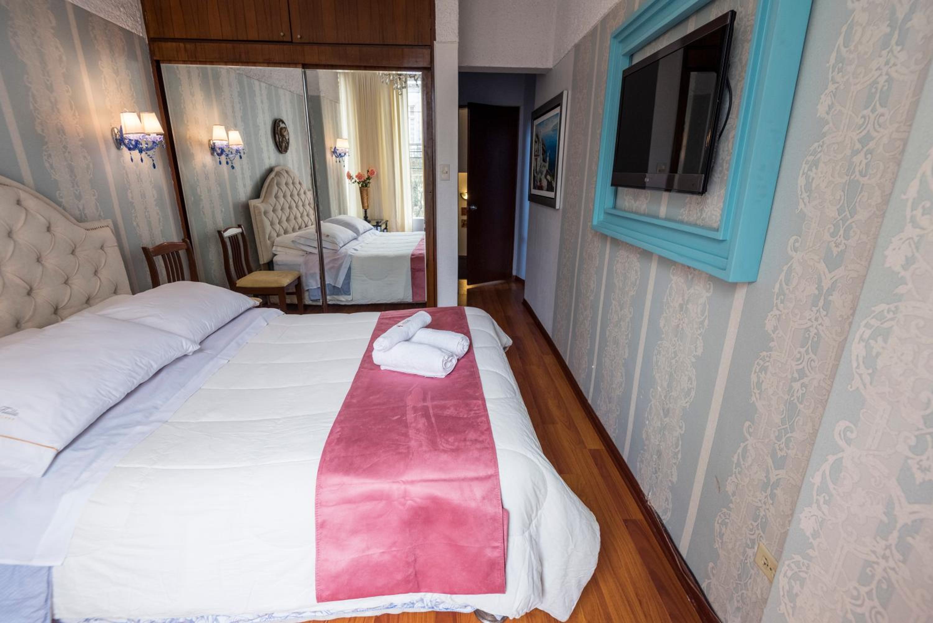 Queen Room photo 3