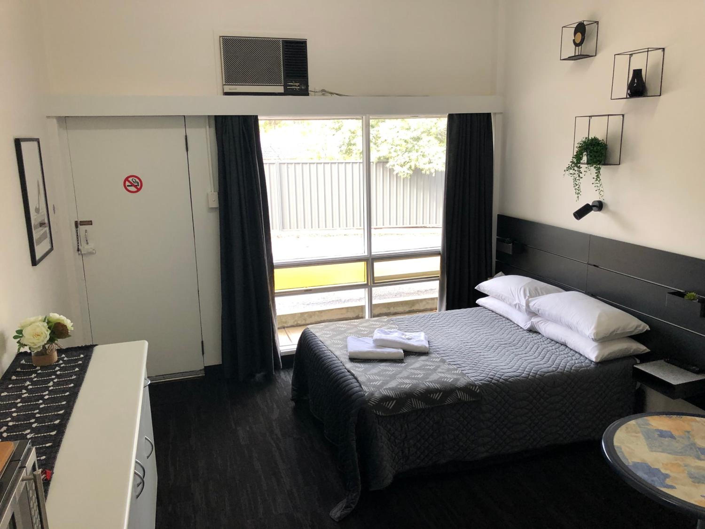 Basic Triple Room photo 3