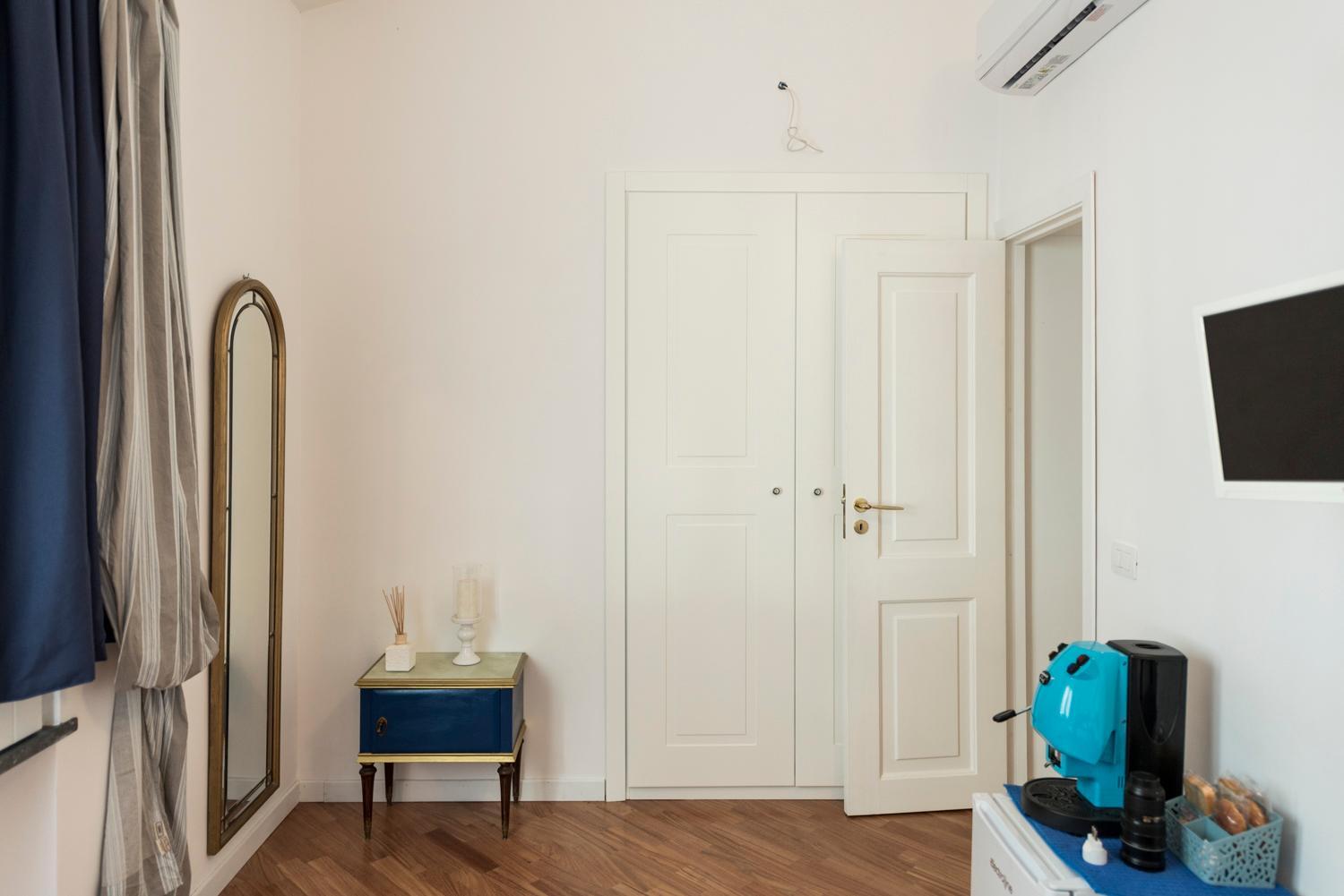 Large Double or Twin Room - Photo 16