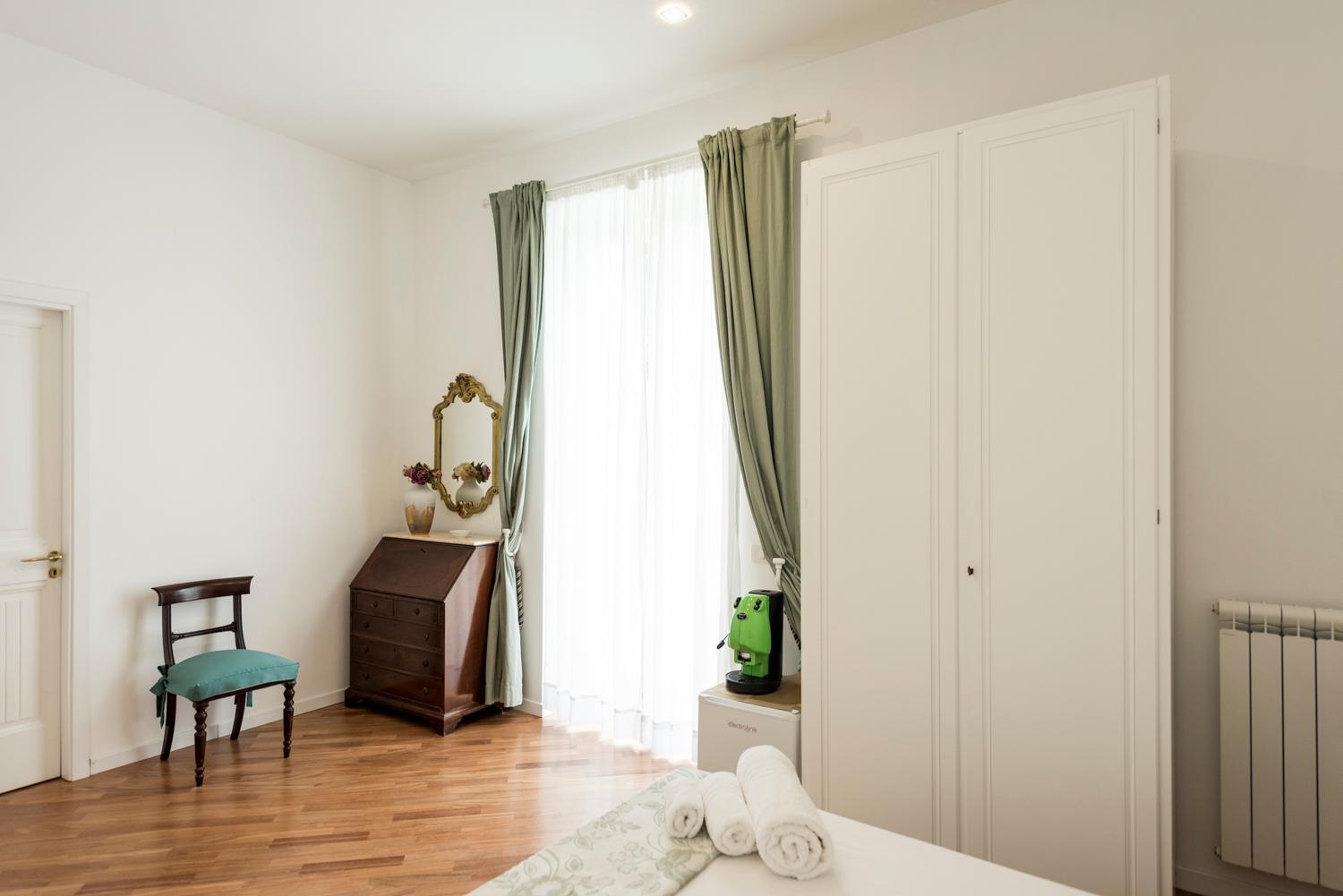 Double Room with Balcony - Photo 27