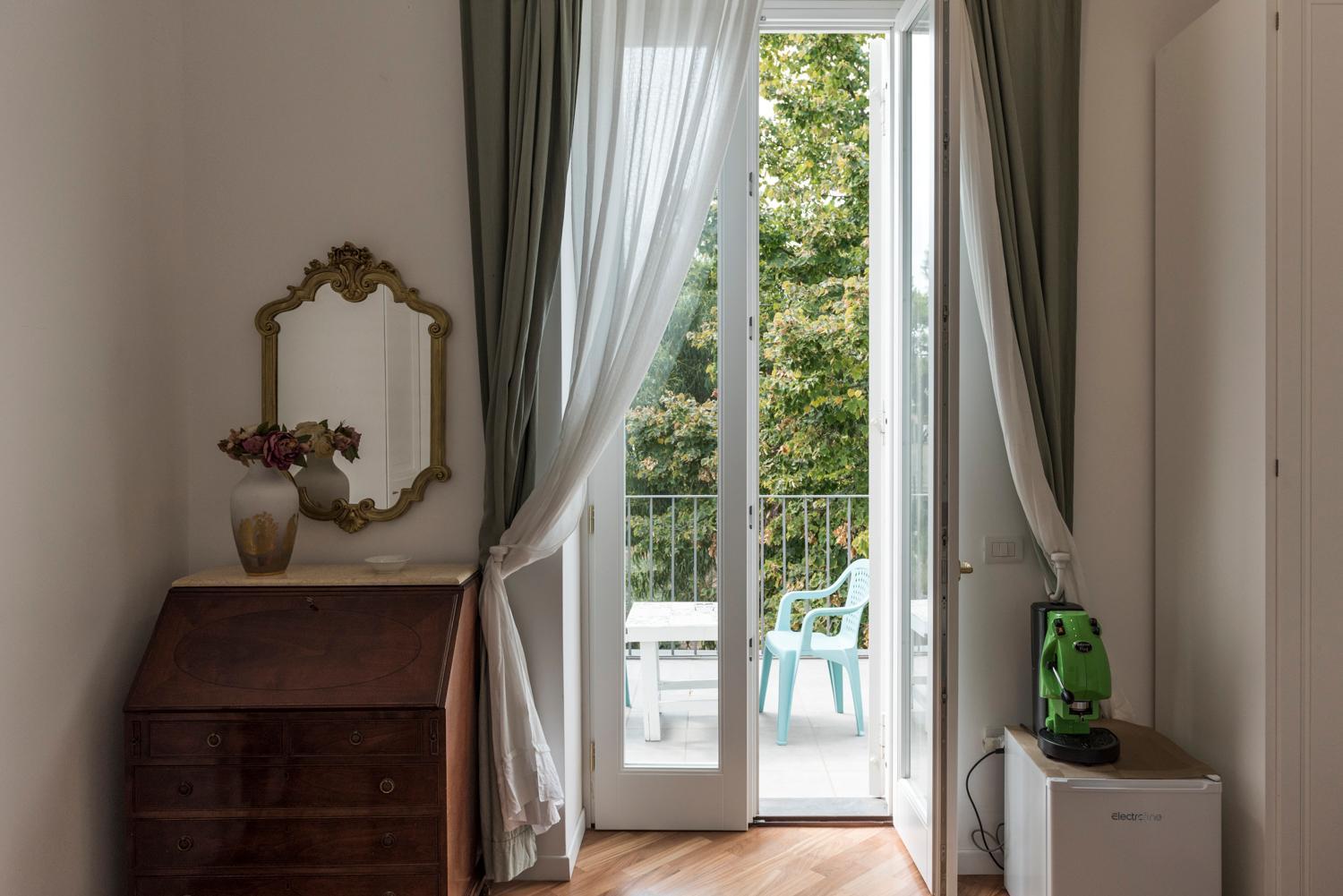 Double Room with Balcony - Photo 13