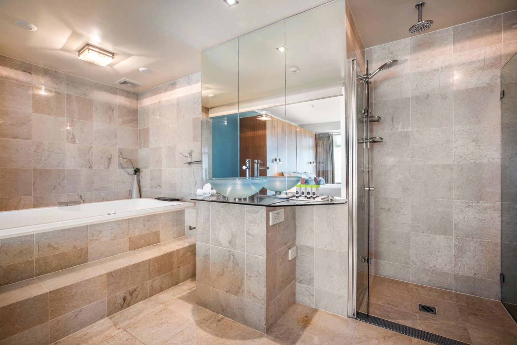 Premium King Room with Spa Bath - Photo 3