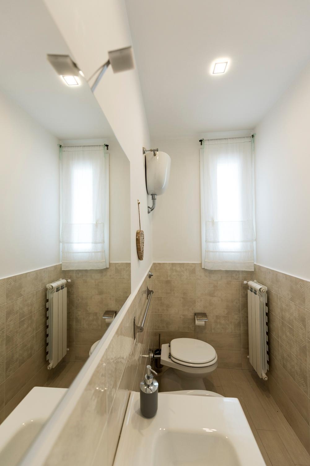 Double Room with Balcony - Photo 7
