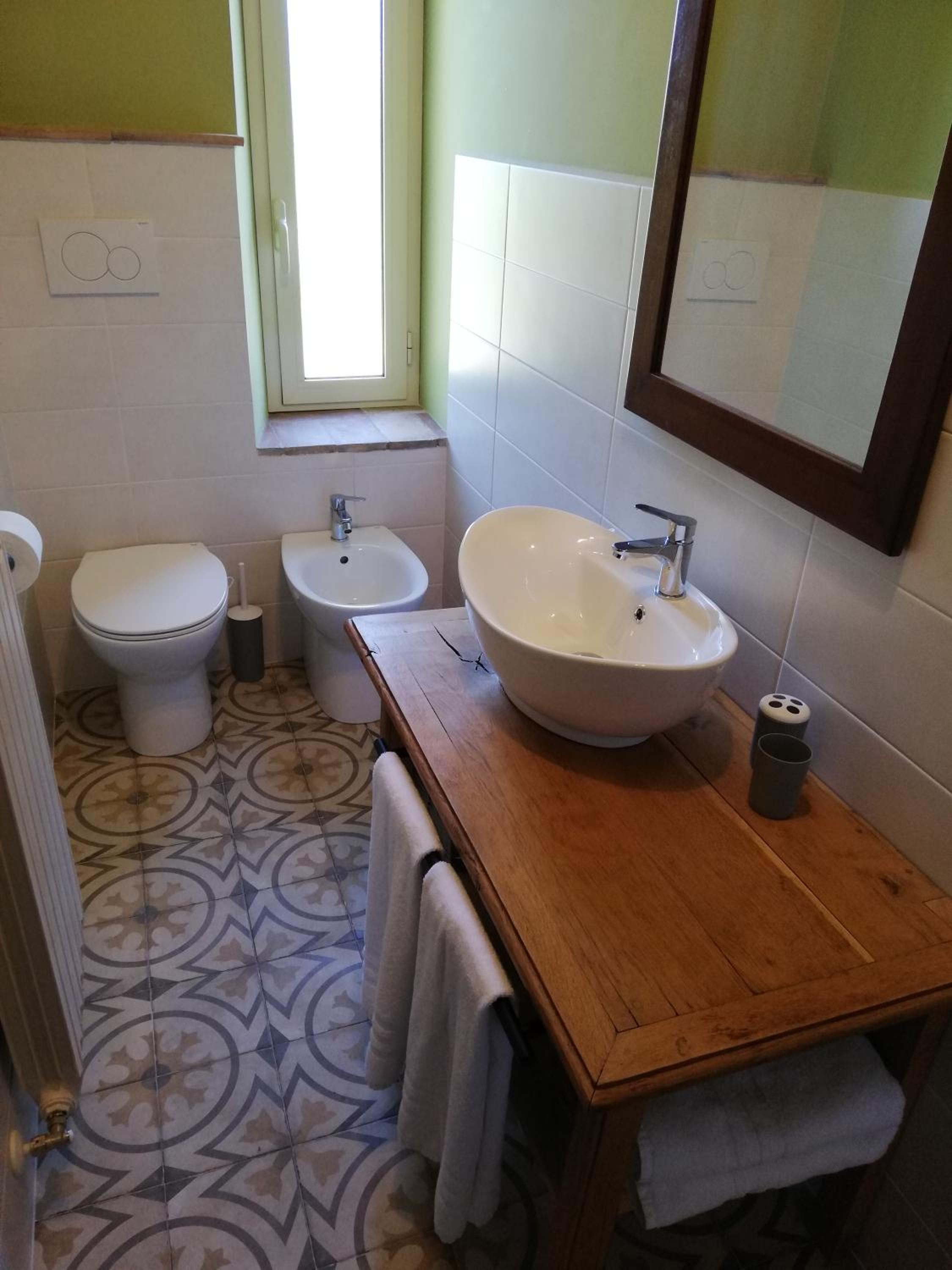 Double Room with Private Bathroom - Photo 6