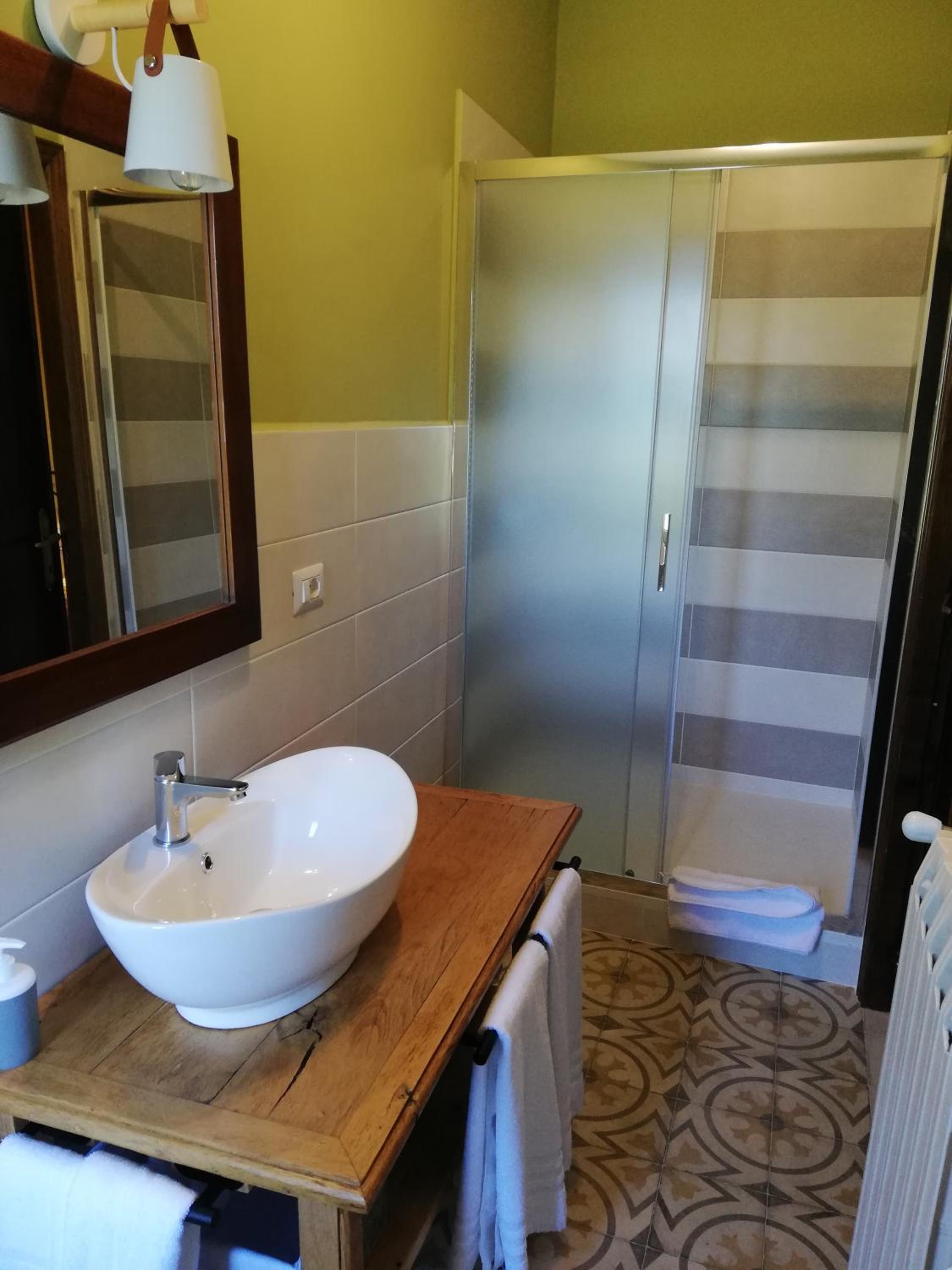 Double Room with Private Bathroom - Photo 4