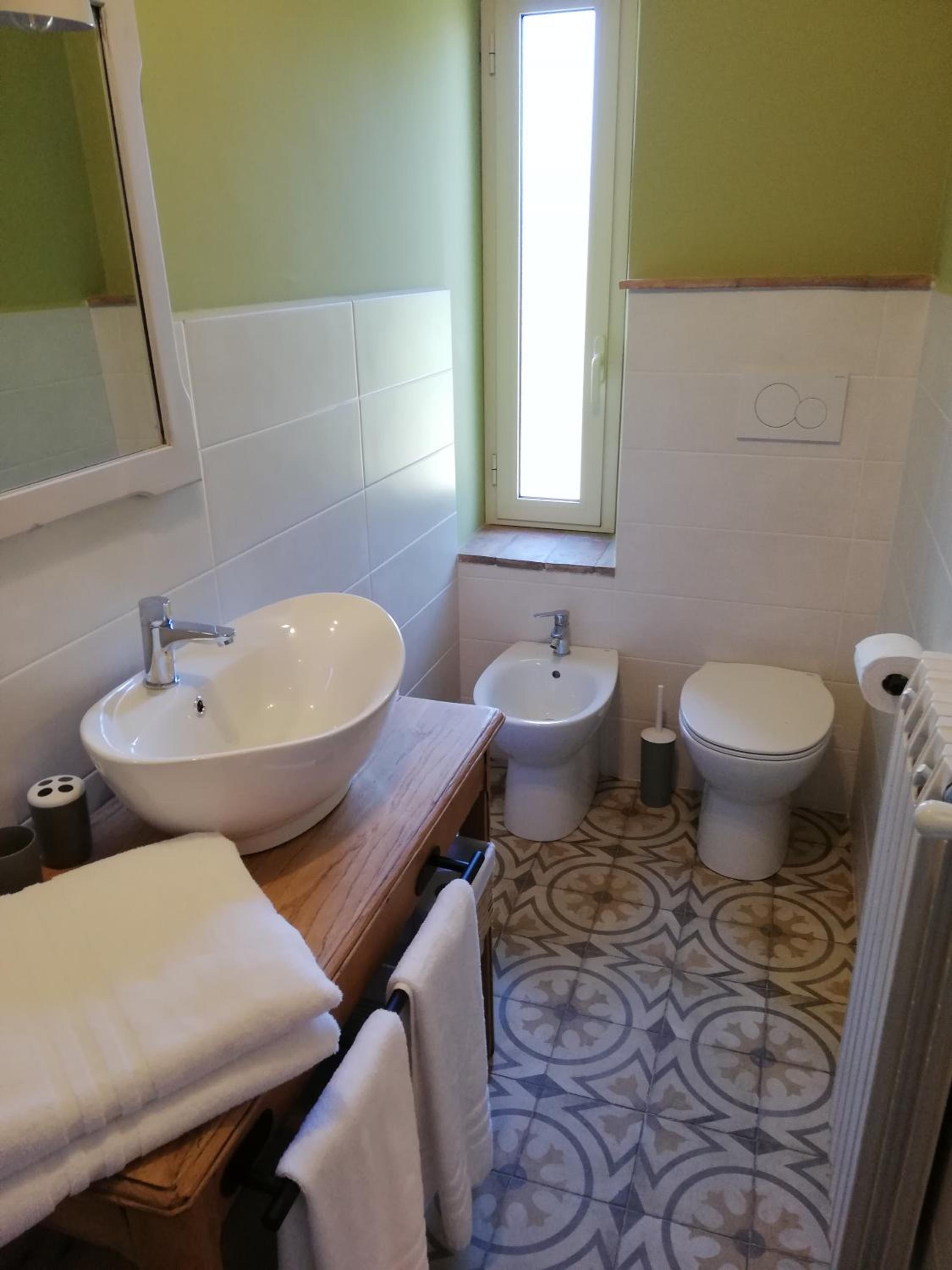 Double Room with Private Bathroom - Photo 8