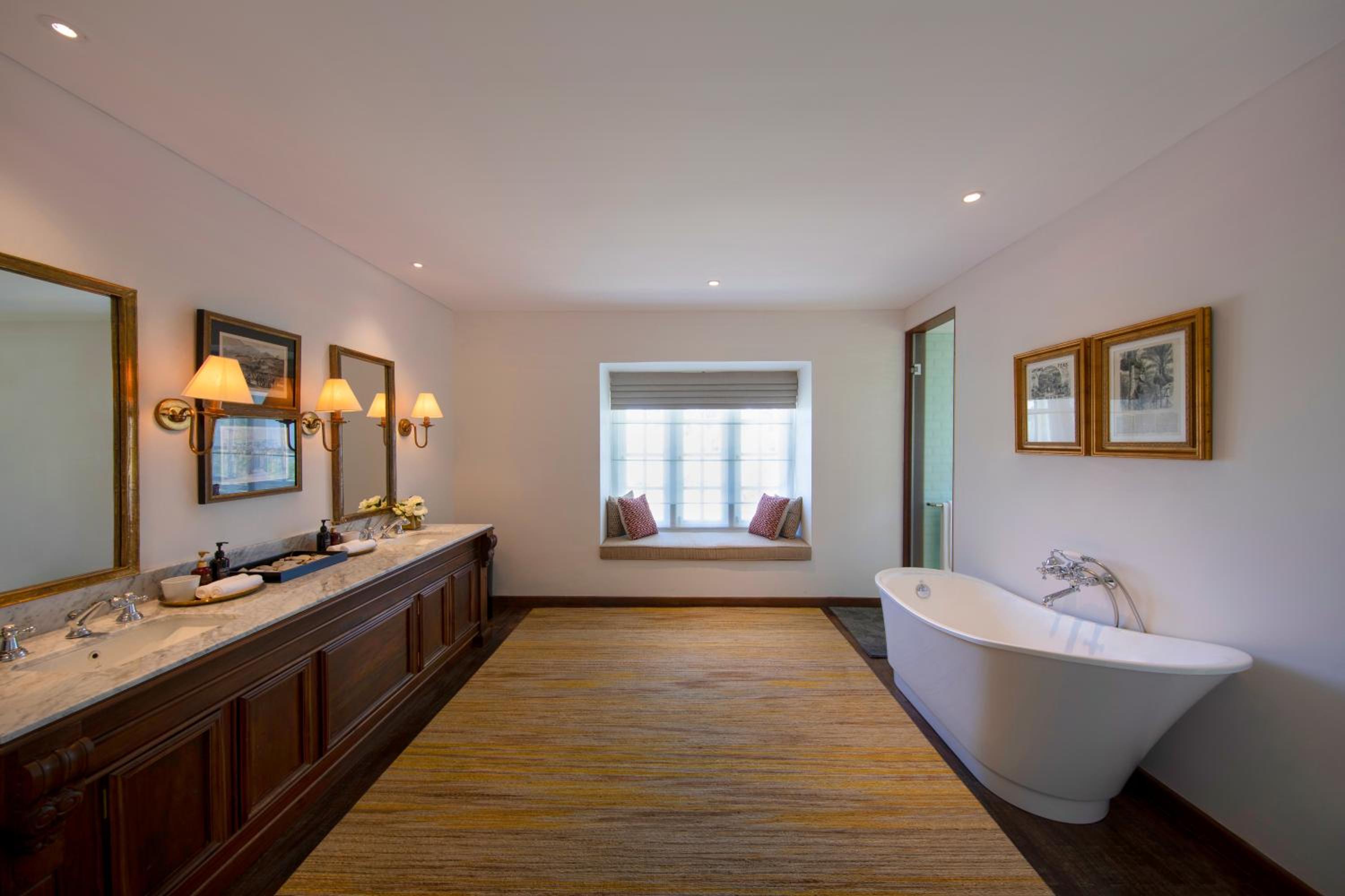 Executive Suite - Photo 5