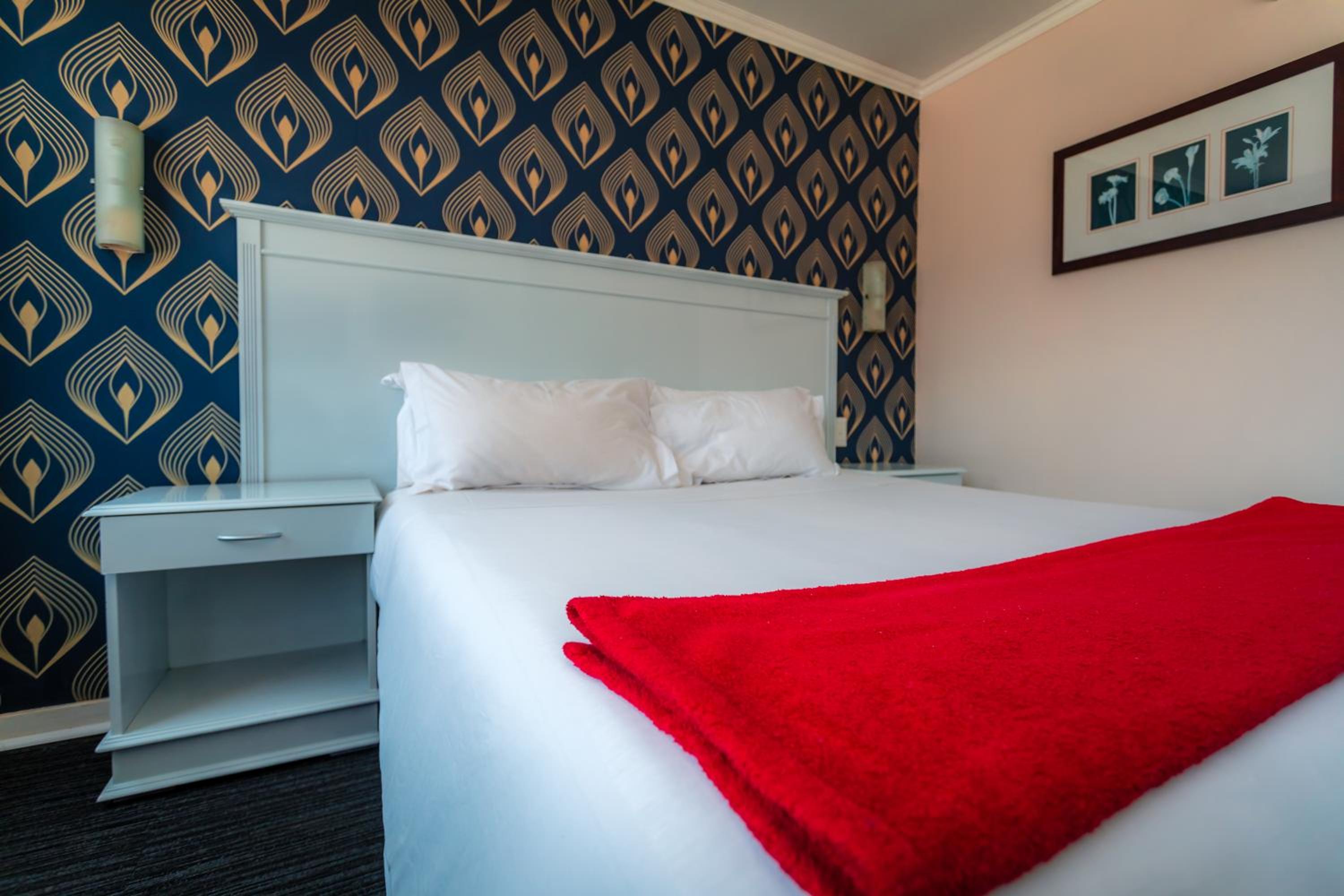 Double or Twin Room - Photo 9