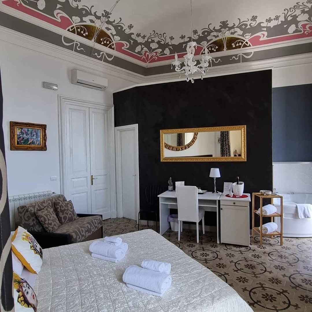 Queen Room with Spa Bath - Photo 18