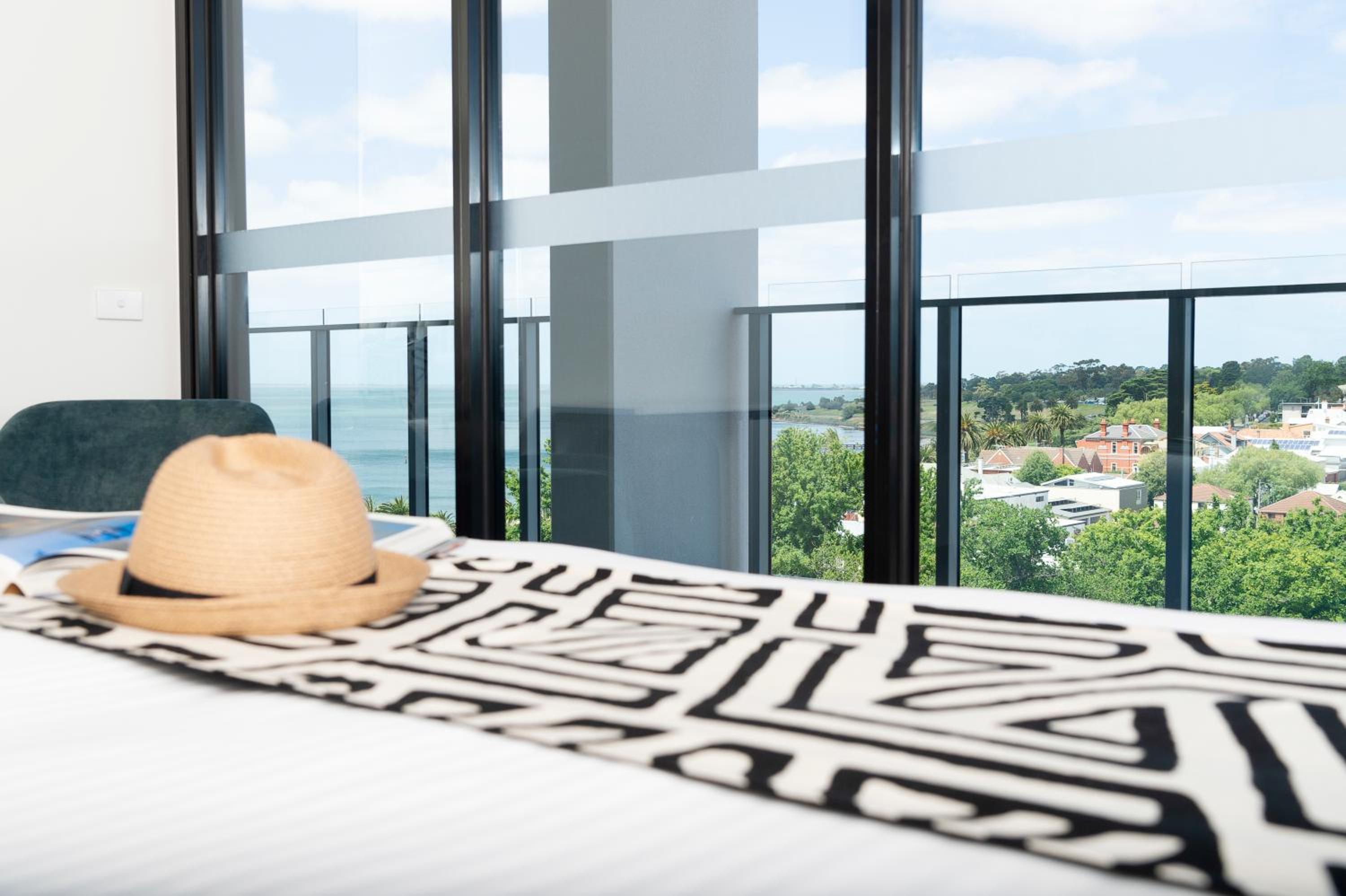 One-Bedroom Apartment with Ocean View - Photo 8