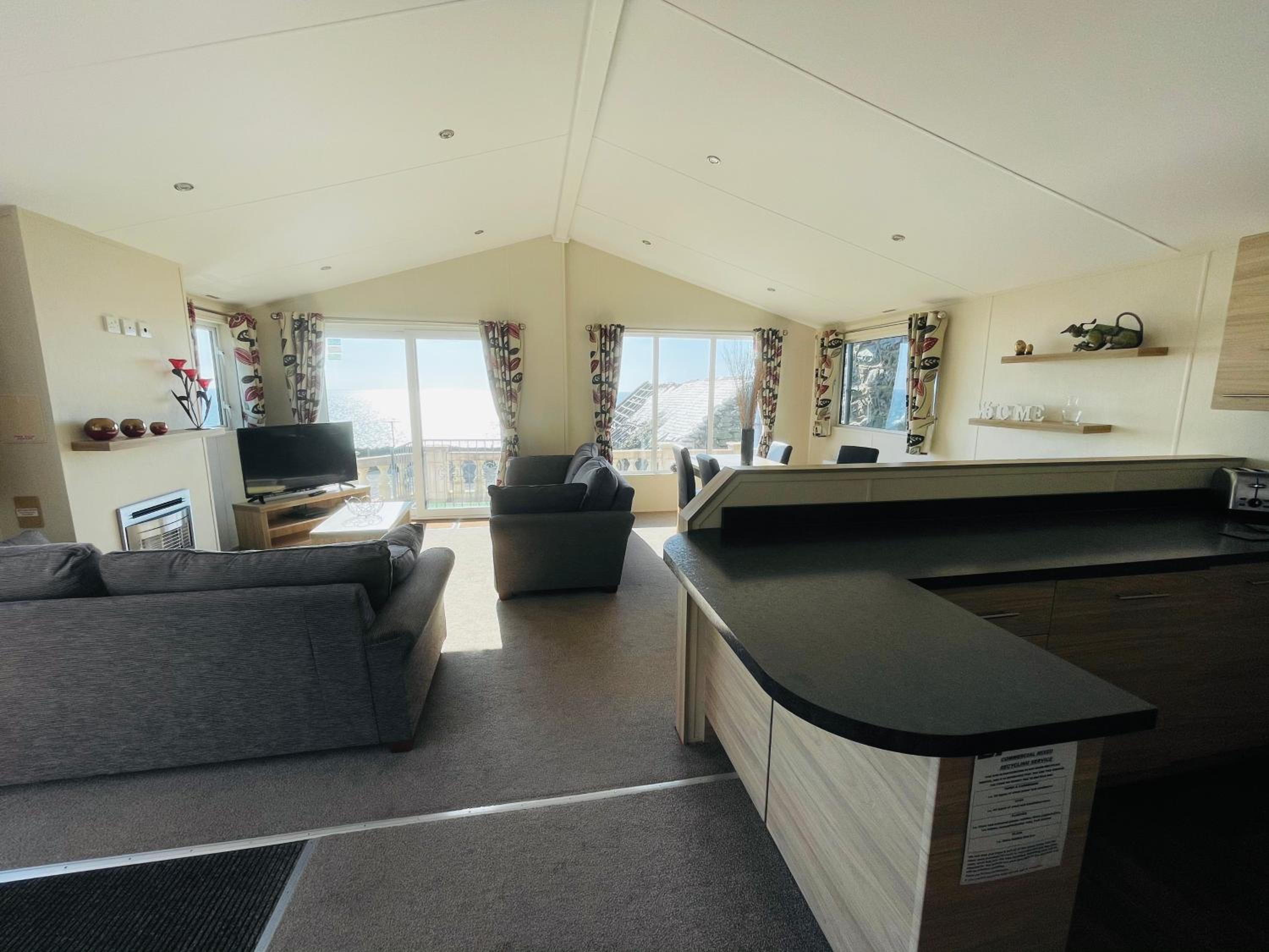 Lodge hot tub (no pets) deluxe photo 1