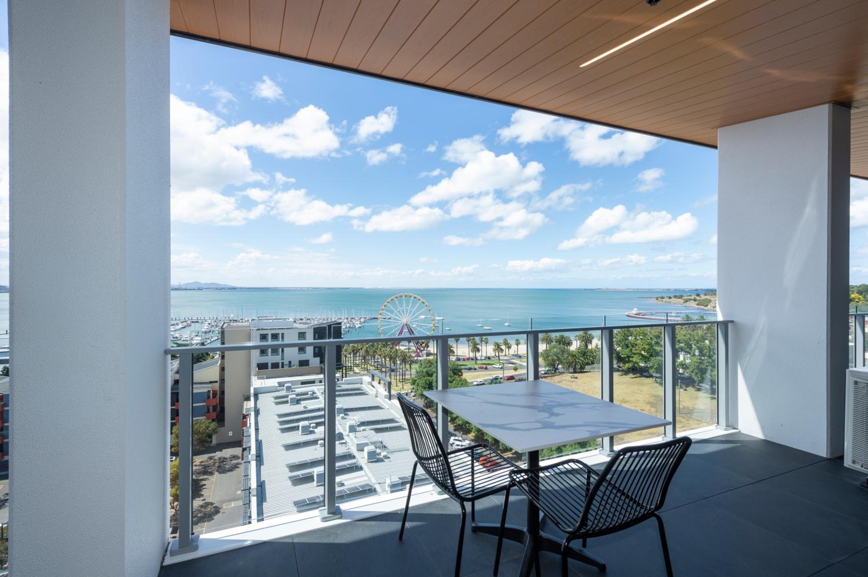 Two-Bedroom Apartment with Ocean View - Photo 2