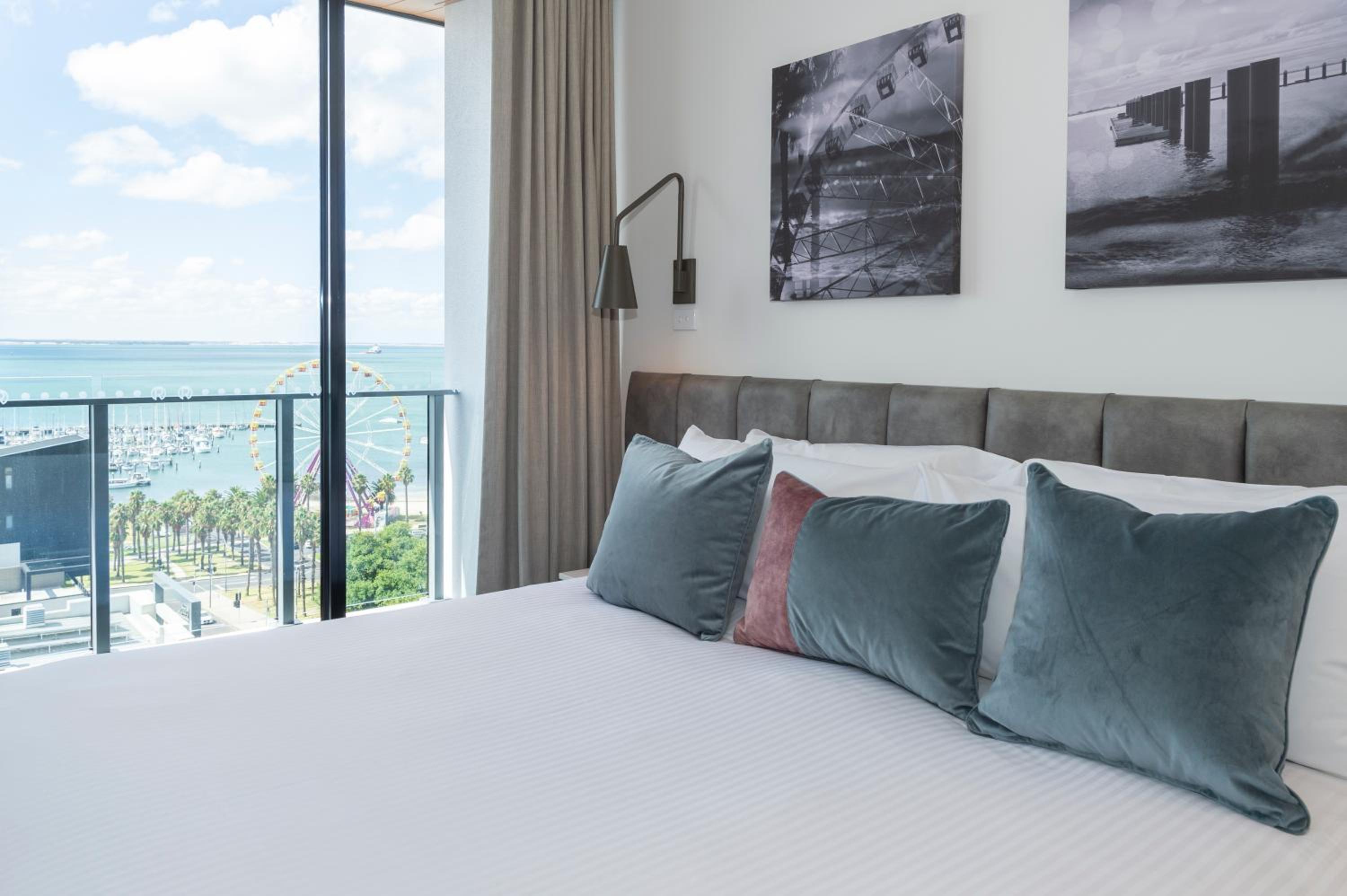 Two-Bedroom Apartment with Ocean View - Photo 8