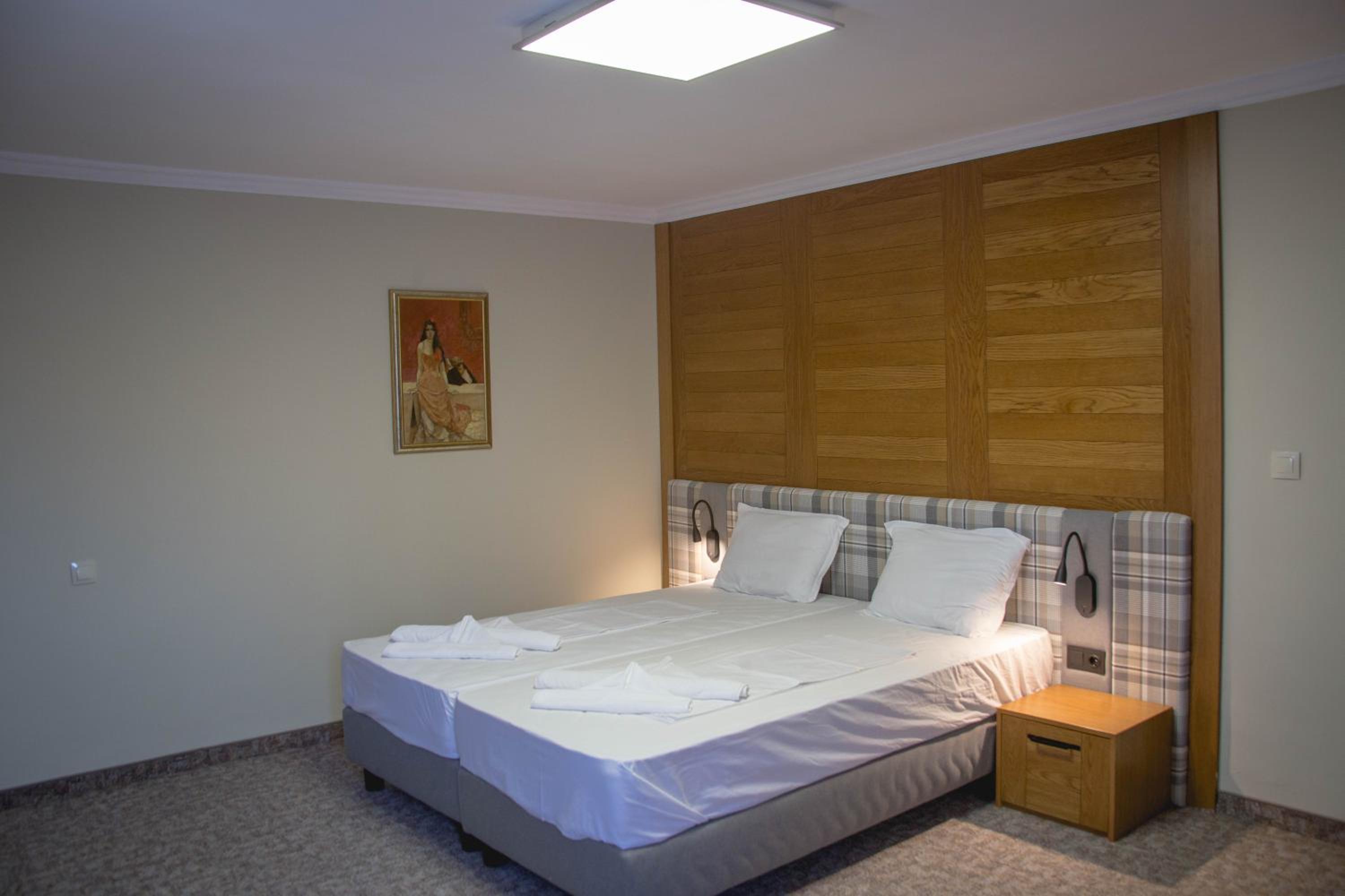 Double Room with Balcony (2 Adults + 1 Child) photo 3