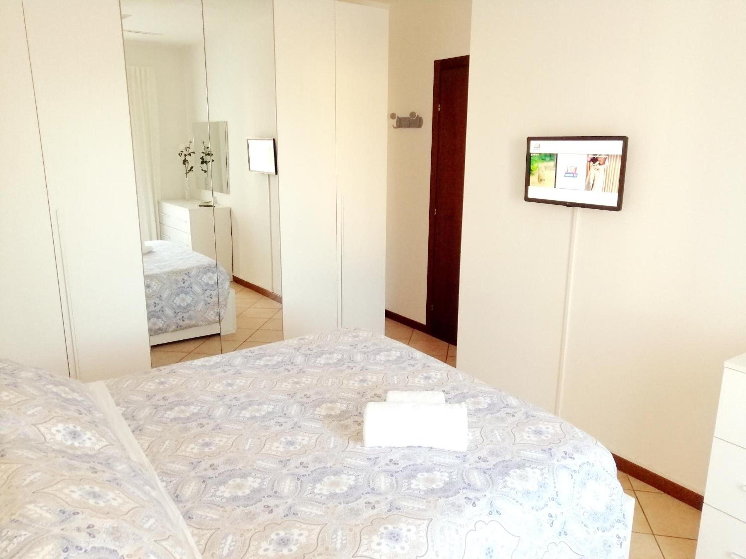 Apartment with Terrace - Photo 24
