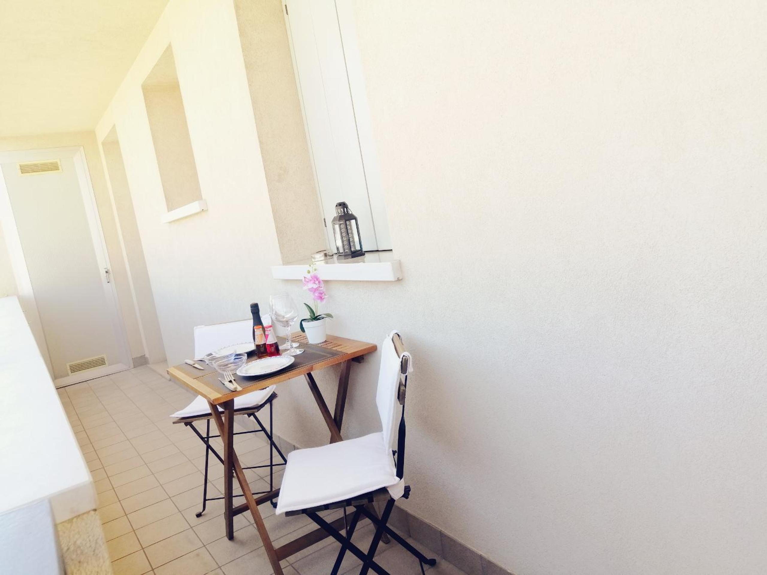 Apartment with Terrace - Photo 23